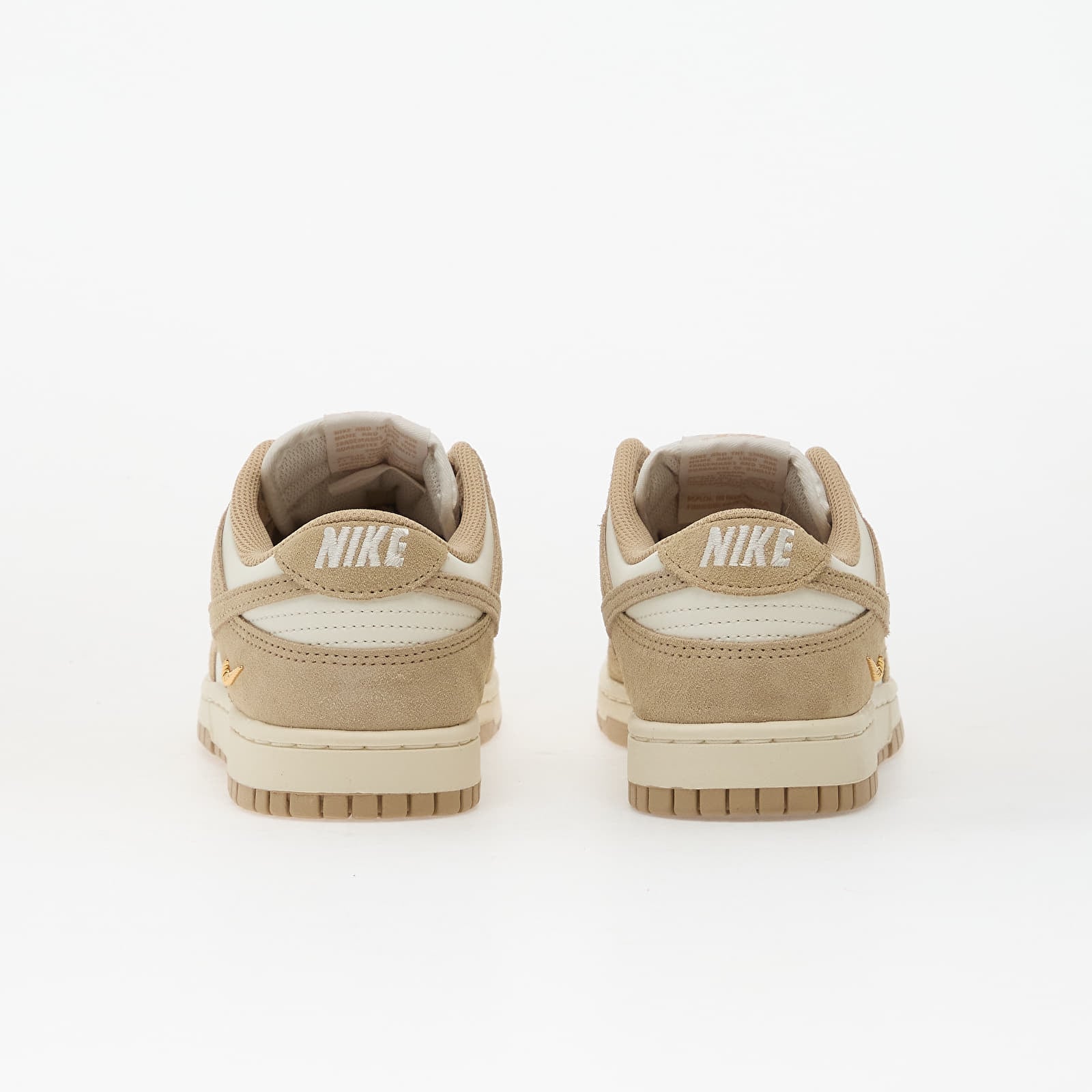 Женская обувь Nike W Dunk Low Sail/ Linen-White-Mtlc Gold