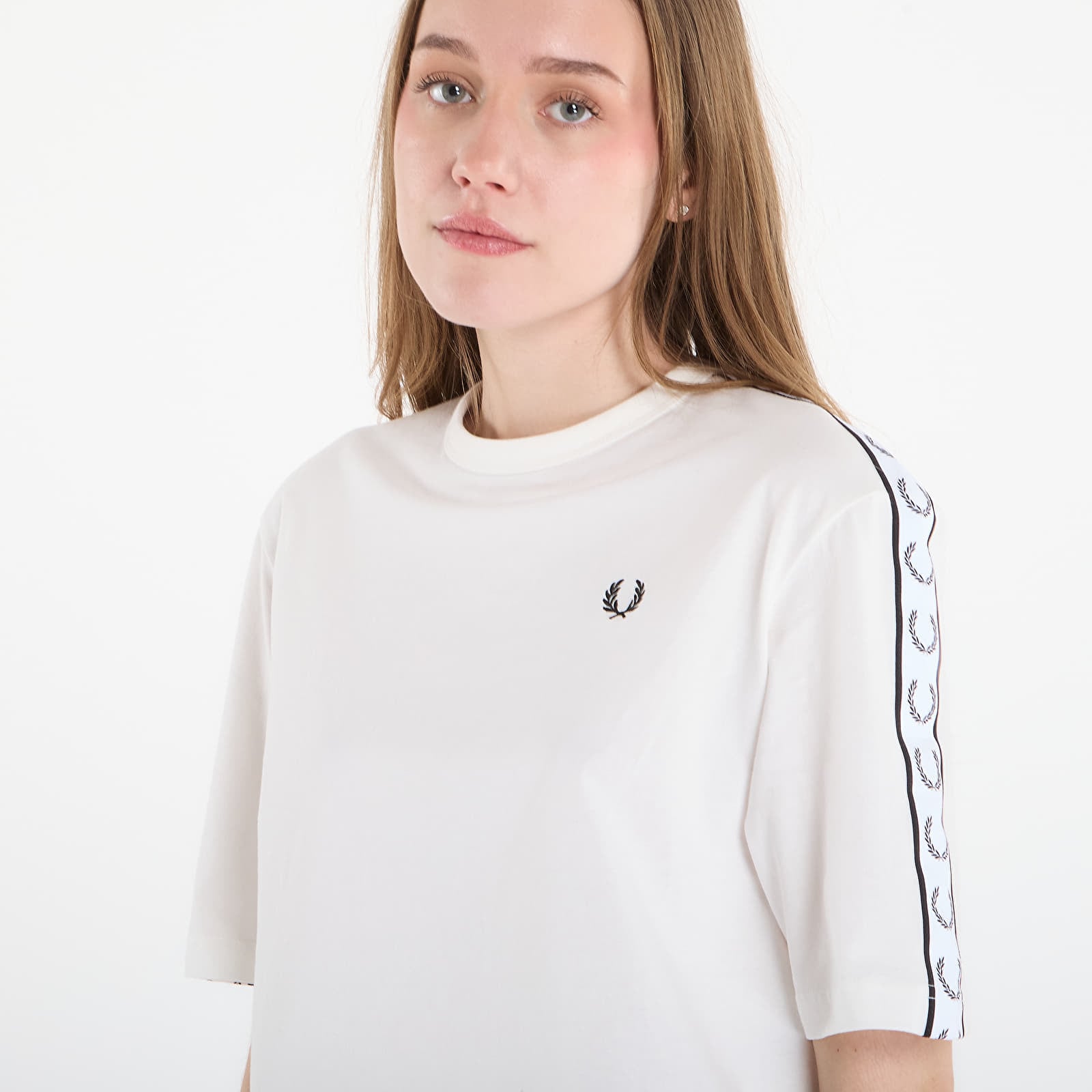 Naisten T-paidat FRED PERRY Taped T-Shirt Snow White