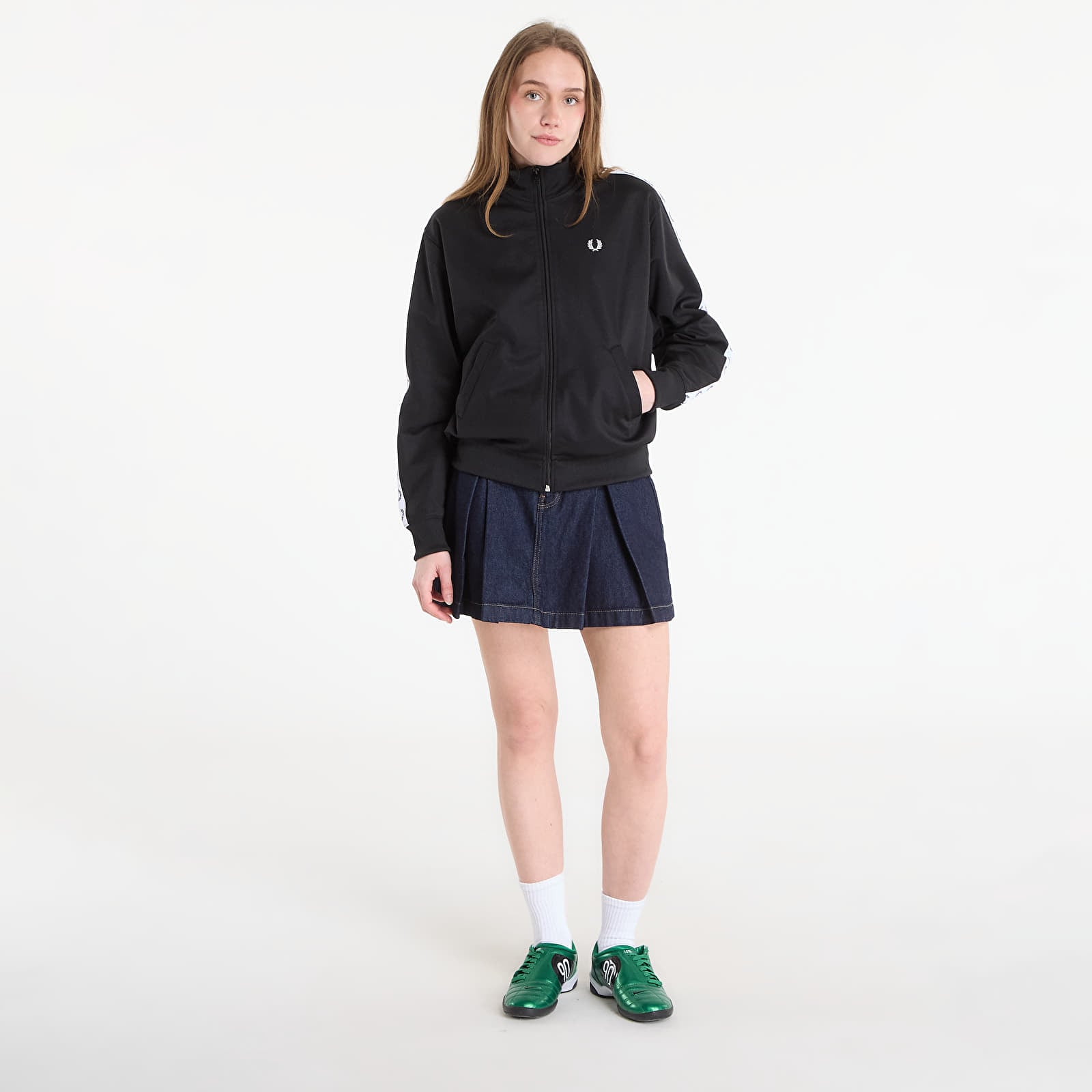 Hupparit ja collegepaidat FRED PERRY Taped Track Jacket Black