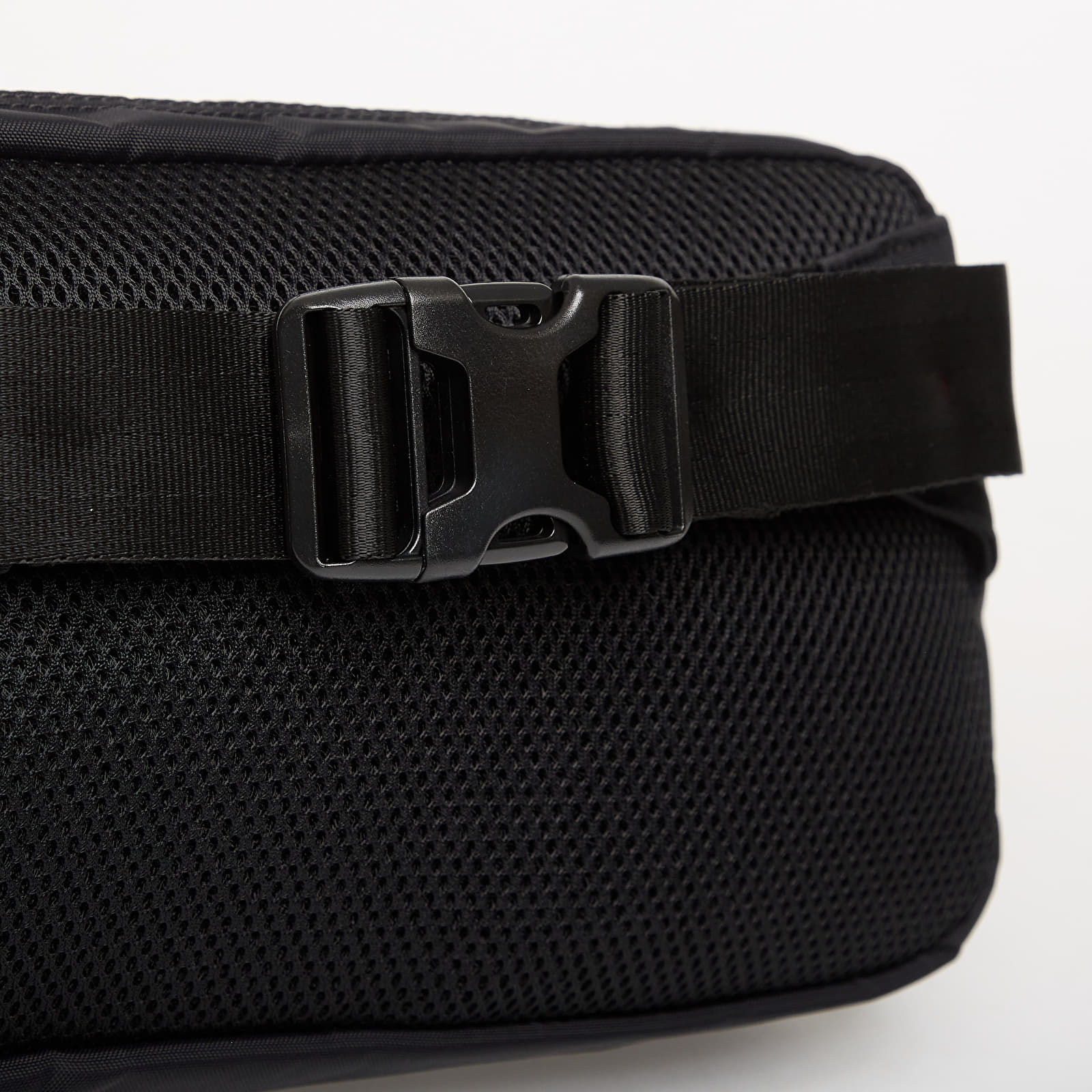 Vyriškos rankinės per petį FRED PERRY Tipped Tape Crossbody Bag Black