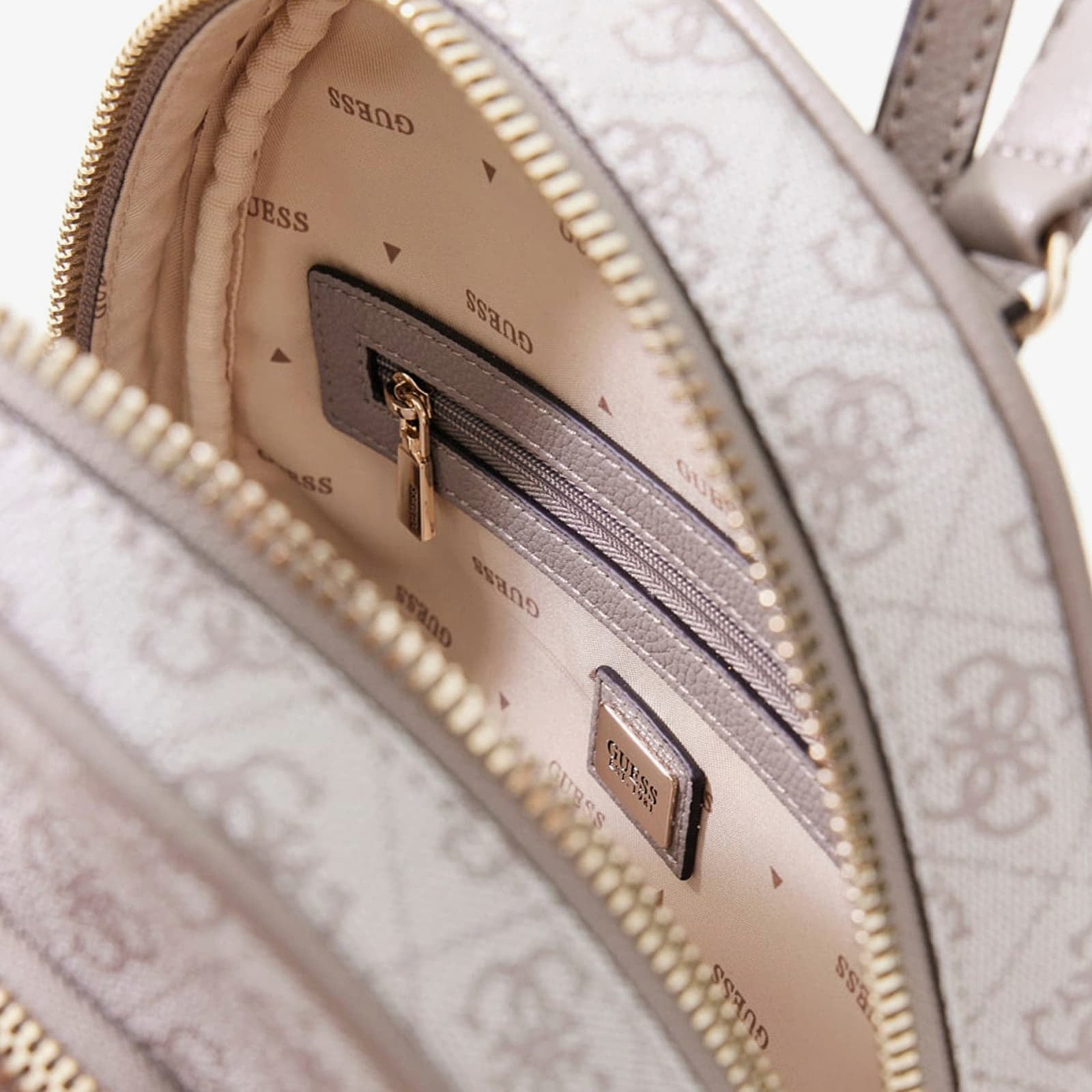 Sacs à dos GUESS Manhattan II Backpack Dark Taupe Logo