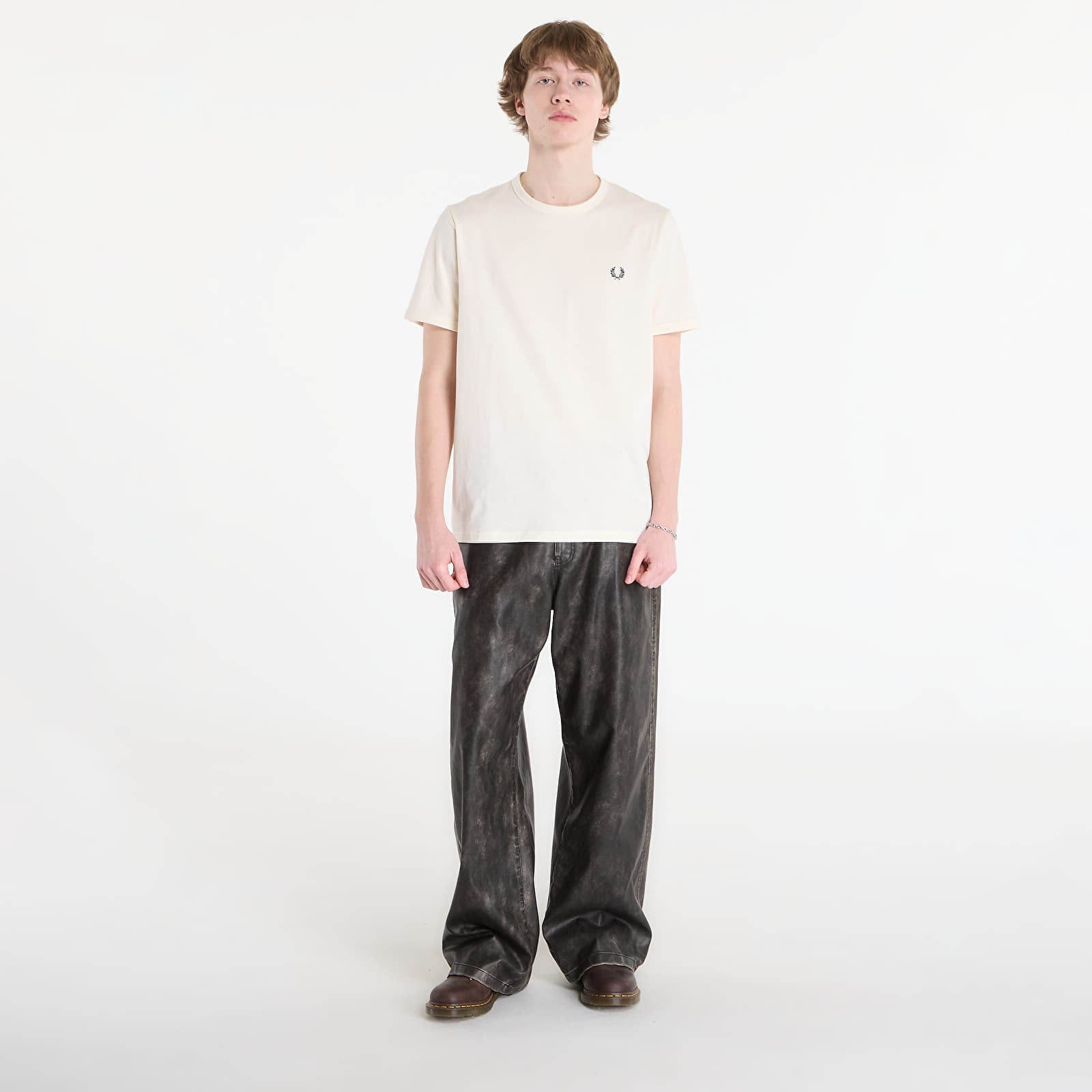 T-shirts för män FRED PERRY Ringer T-Shirt Ecru