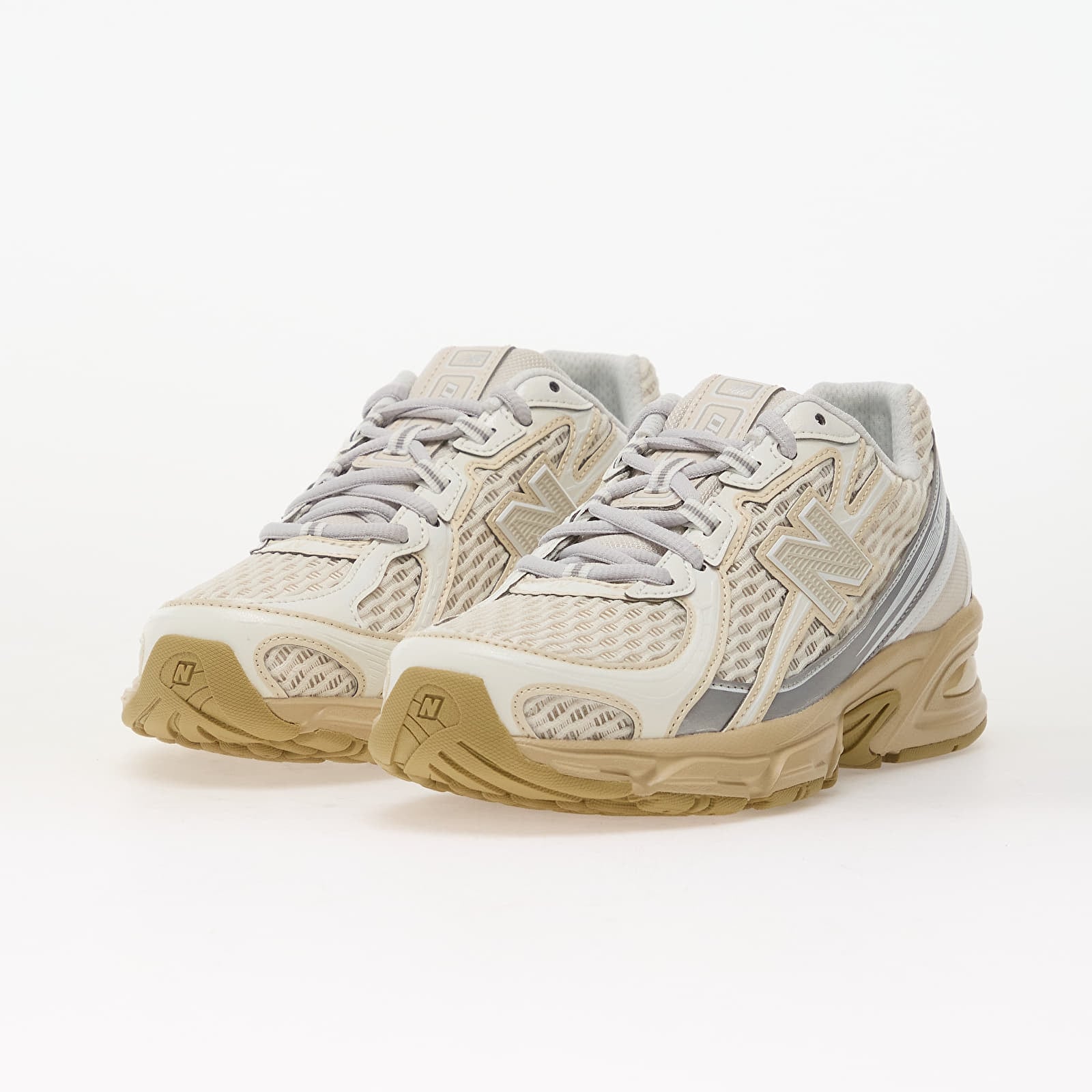 Sneakers och skor för män New Balance 740 Beige