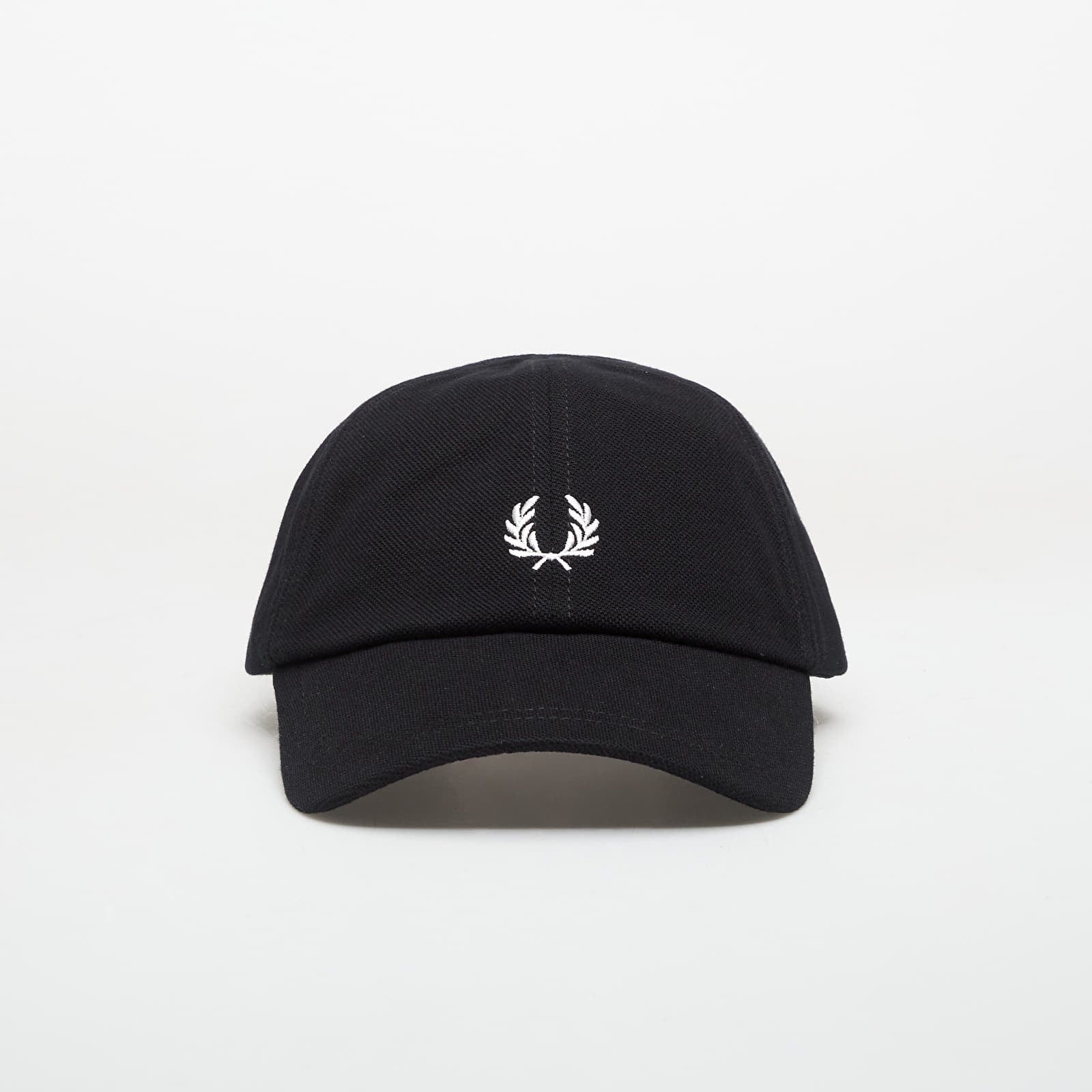 Sapkák FRED PERRY Pique Classic Cap Black/ Snowwhite