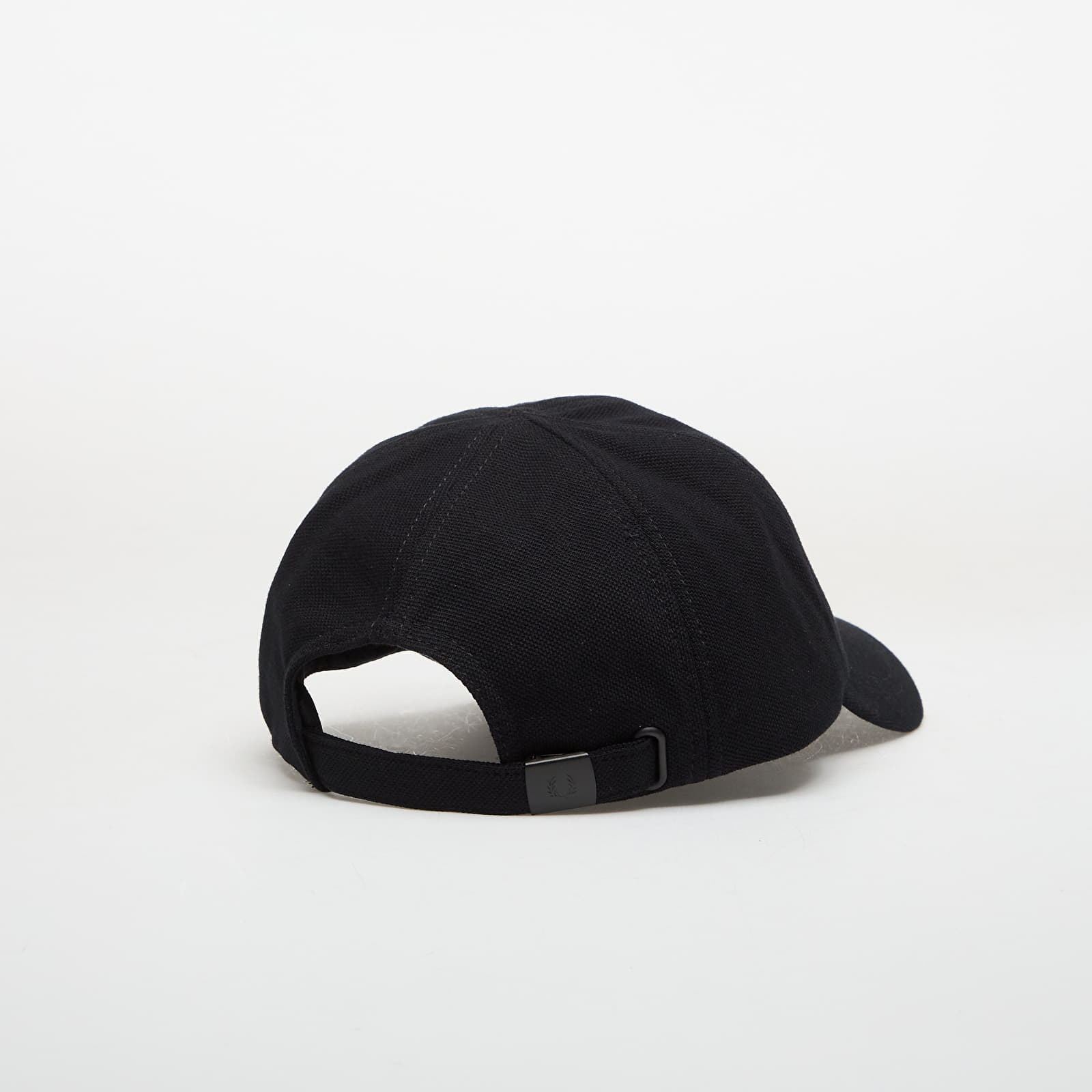 Sapkák FRED PERRY Pique Classic Cap Black/ Snowwhite