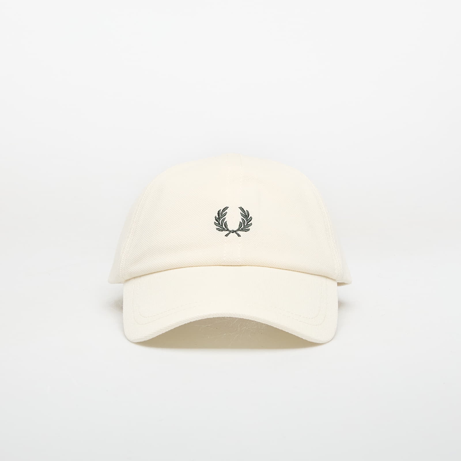 Férfi sapkák FRED PERRY Pique Classic Cap Ecru/ Grassroots