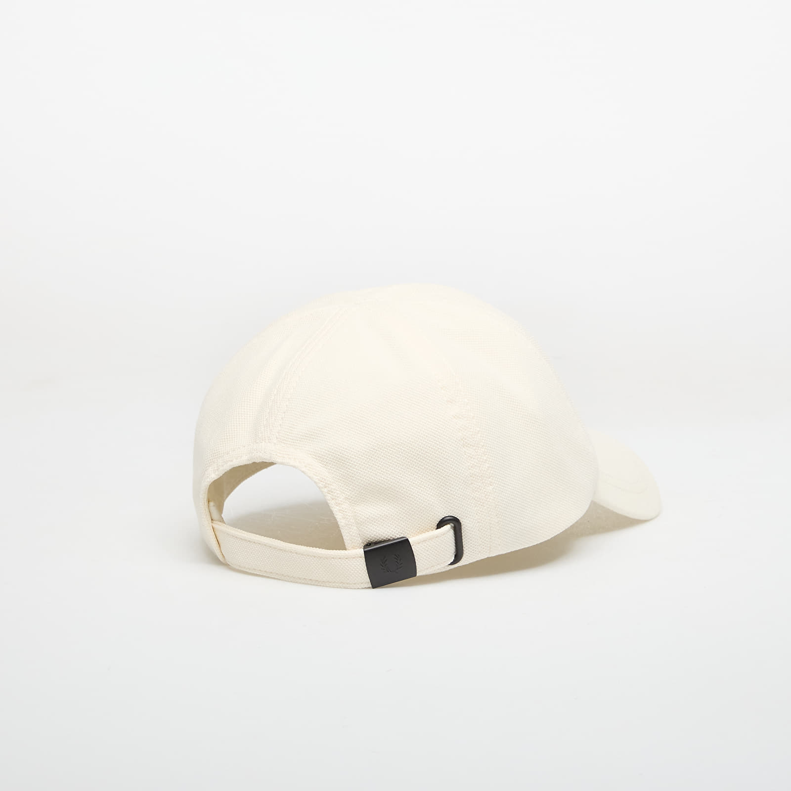 Férfi sapkák FRED PERRY Pique Classic Cap Ecru/ Grassroots