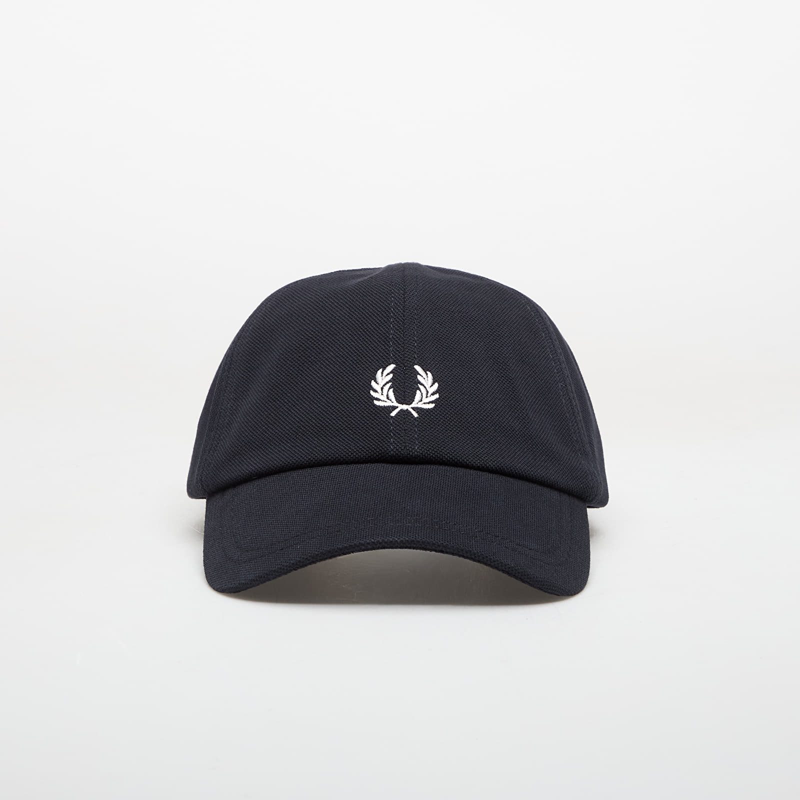 Sapkák FRED PERRY Pique Classic Cap Navy/ Snow White