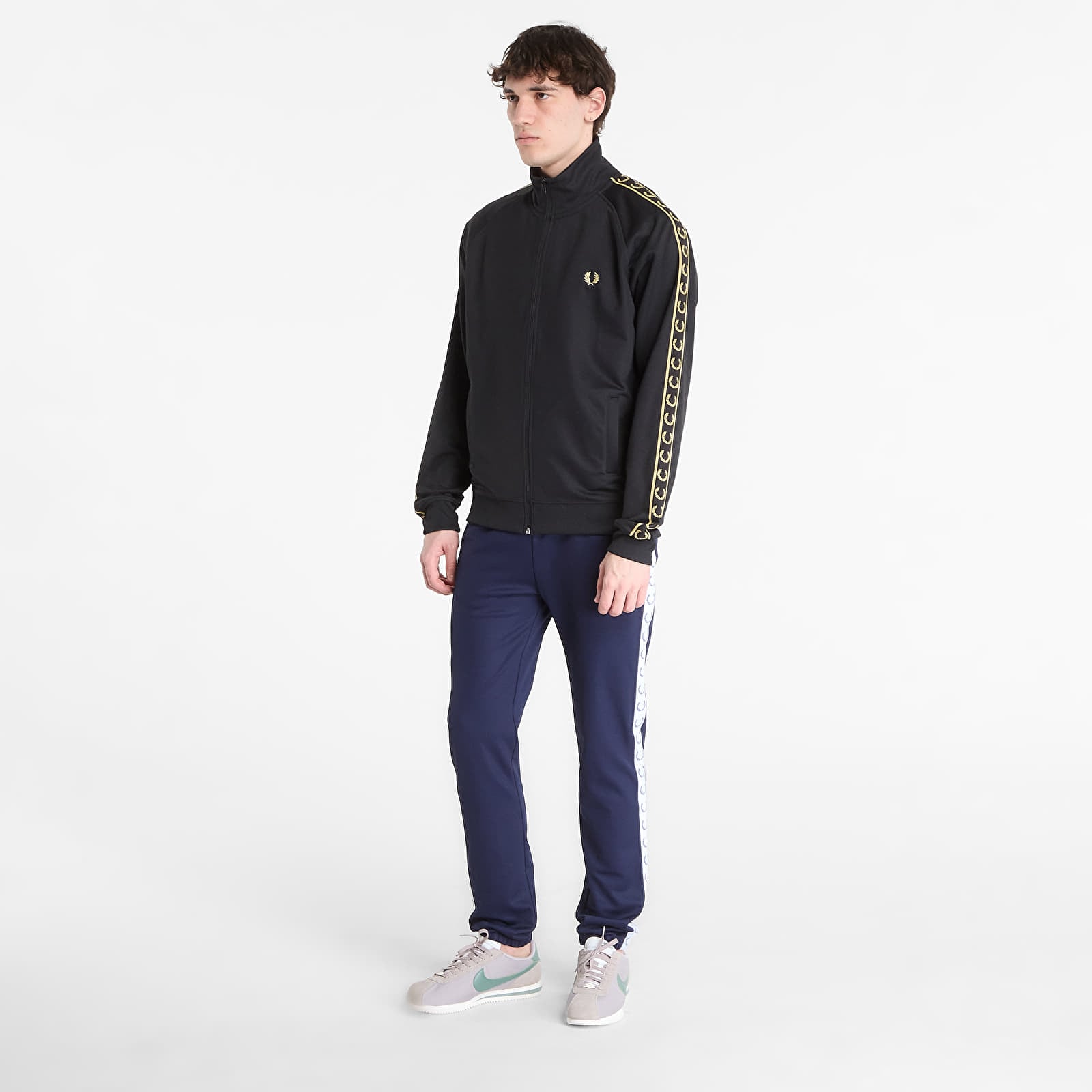Hettegensere og sweatshirts FRED PERRY Contrast Tape Track Jacket Black/ Champagne