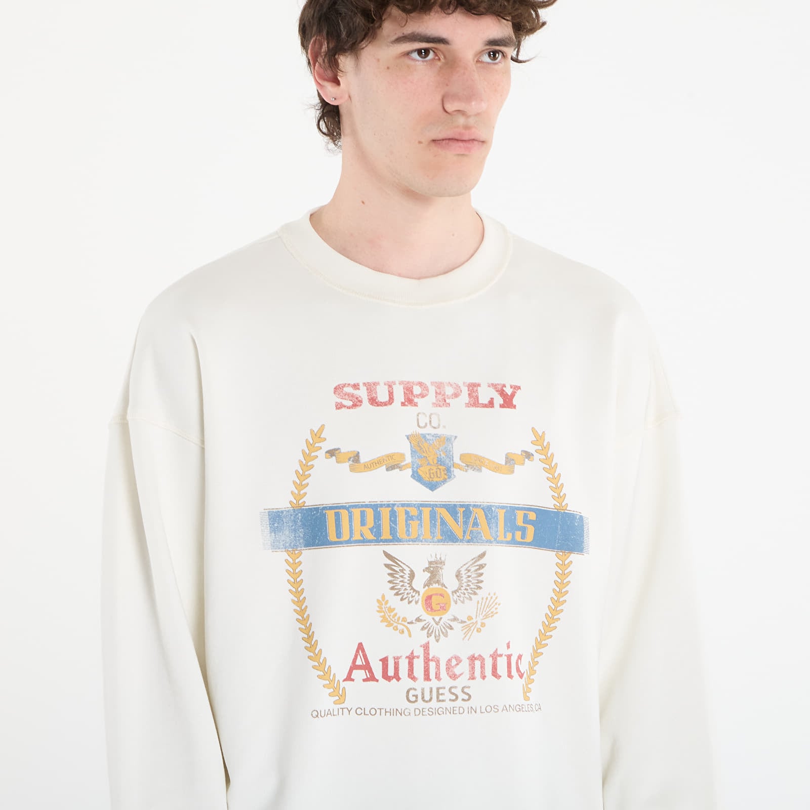 Mikiny Guess Jeans Boxy Graphic Crew Light Cream