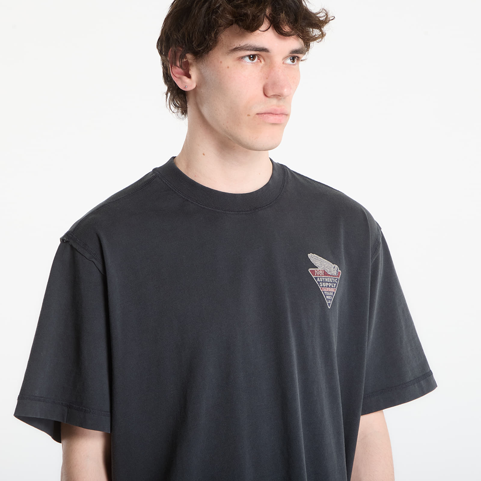 Tričká Guess Jeans SS Graphic Boxy T Black