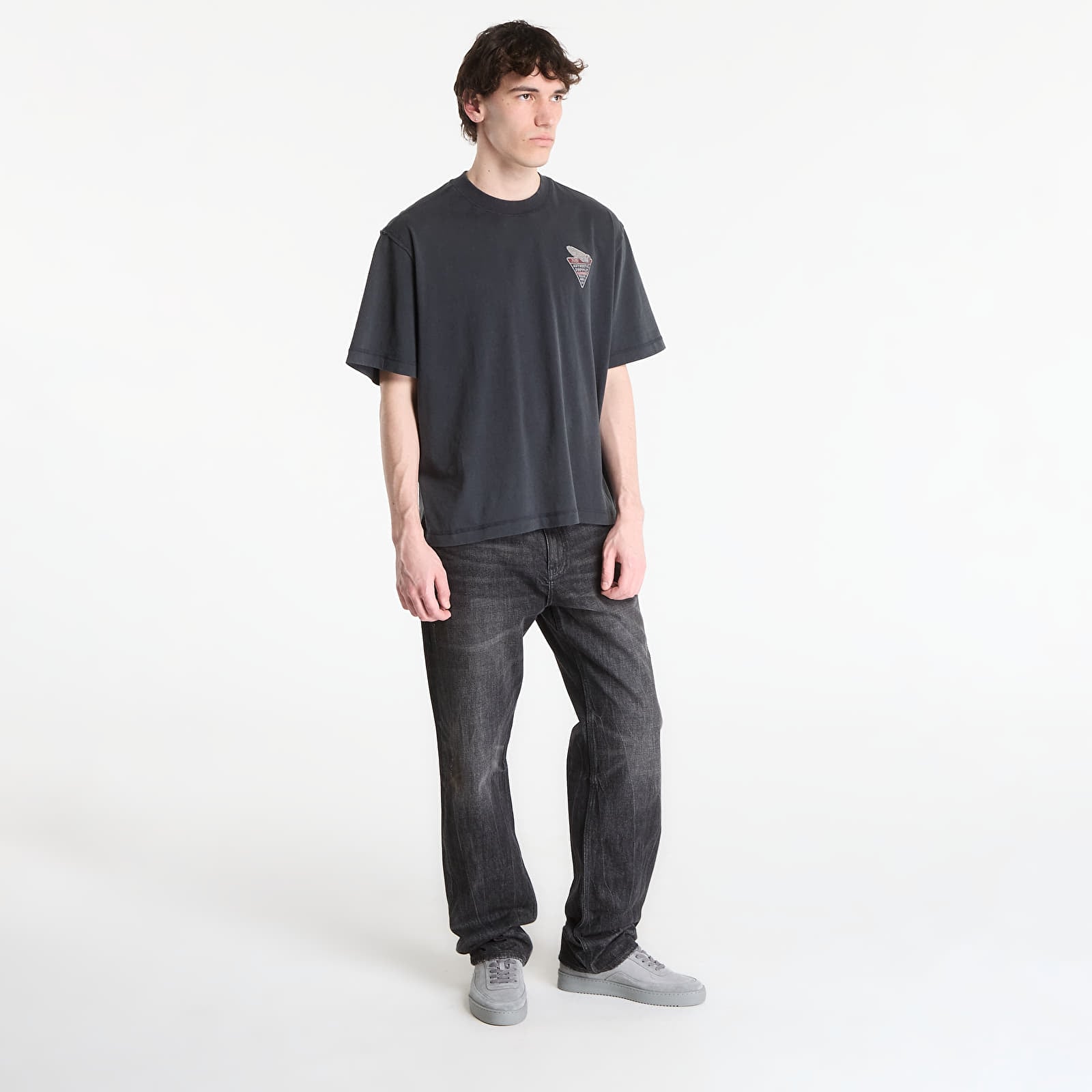 Tričká Guess Jeans SS Graphic Boxy T Black