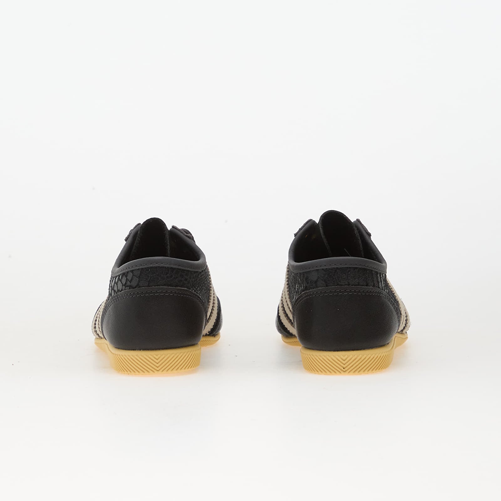 Ženske tenisice adidas Japan Decon W Utility Black/ Crew White/ Orange Tint