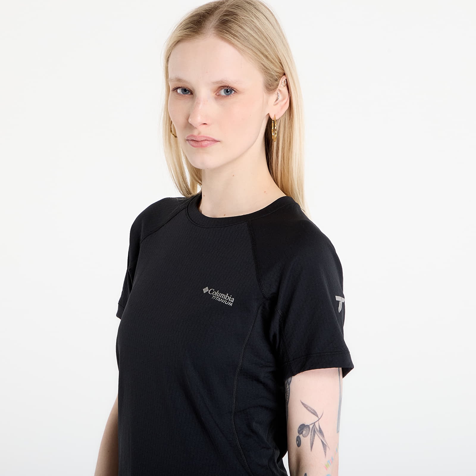 Moteriški marškinėliai Columbia DriVenture™ Short Sleeve Black
