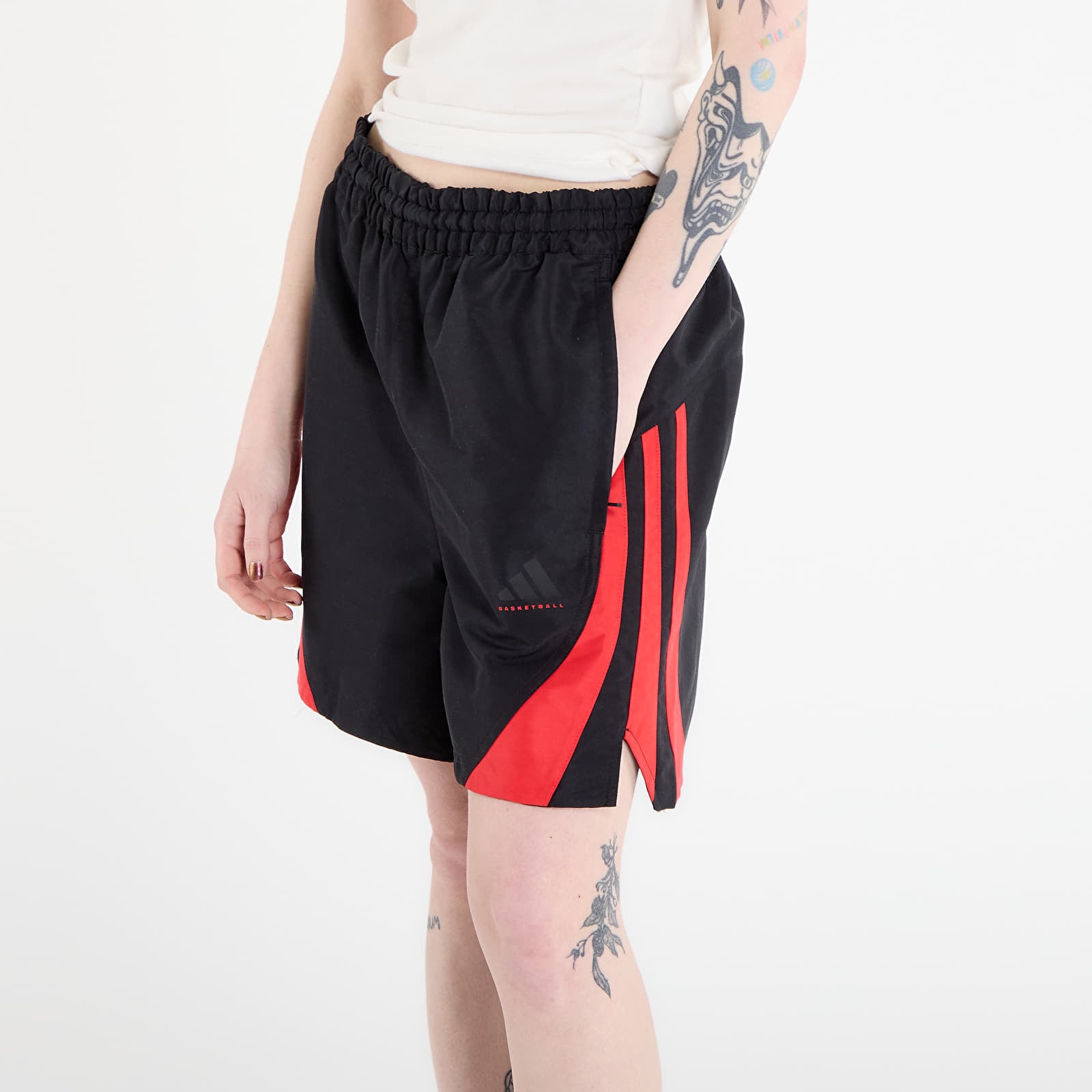 Pantaloni scurți pentru bărbați adidas Woven Short UNISEX Black/ Pure Ruby