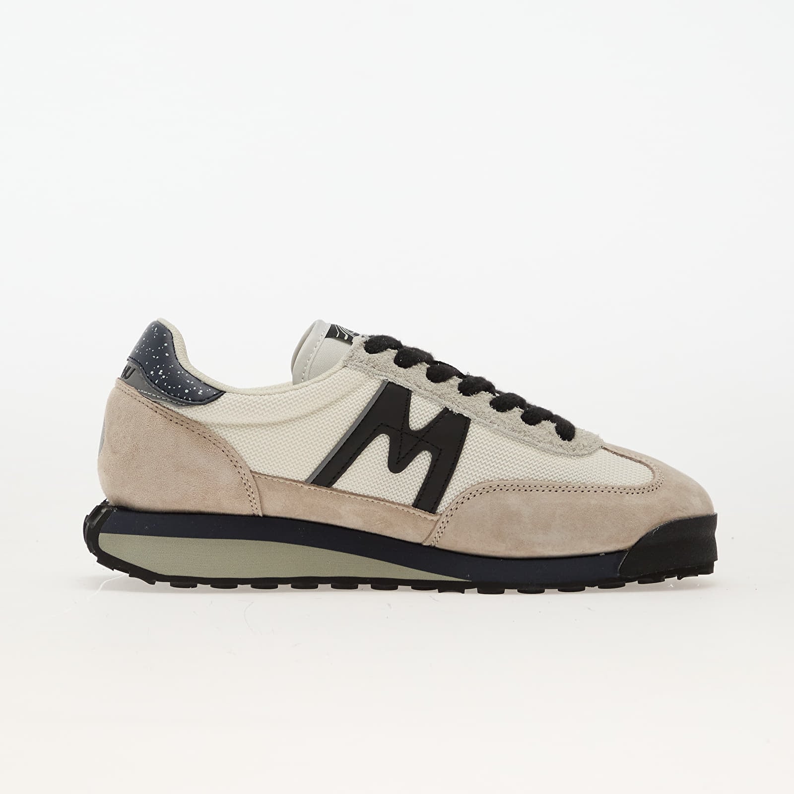 Joggesko og sko for menn Karhu Mestari Control Silver Lining/ Jet Black