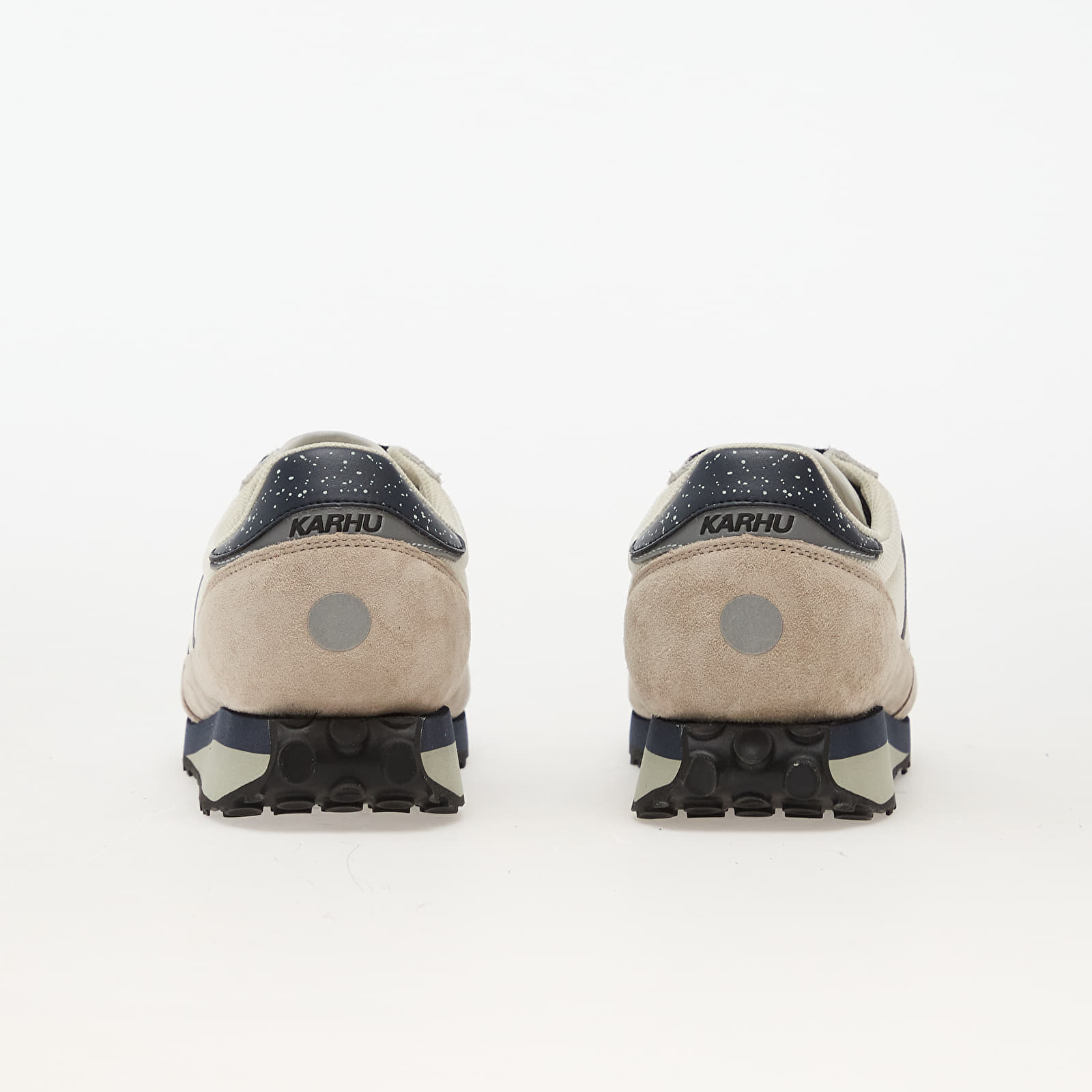 Joggesko og sko for menn Karhu Mestari Control Silver Lining/ Jet Black