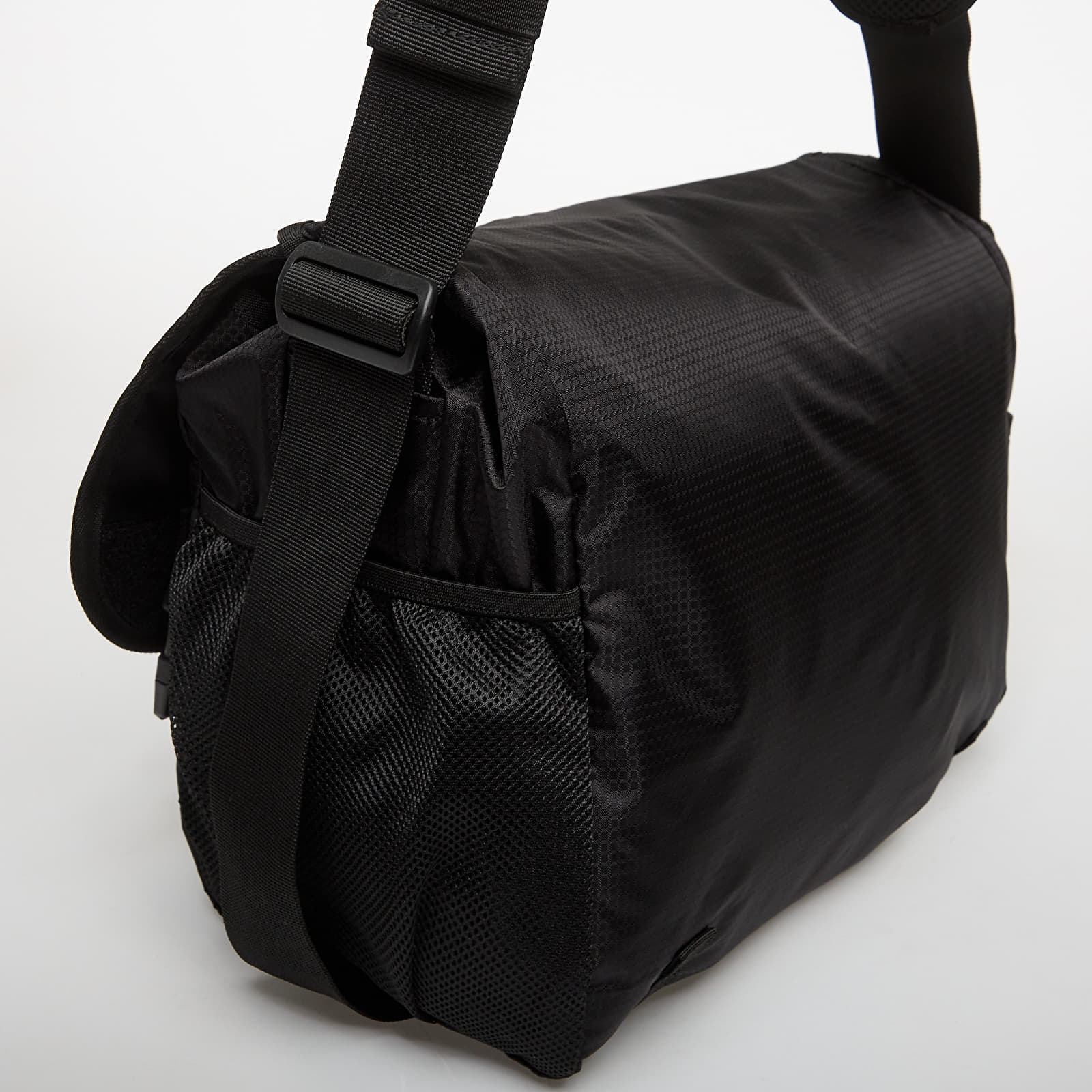 Axelremsväskor för män Gramicci Messenger Bag Black