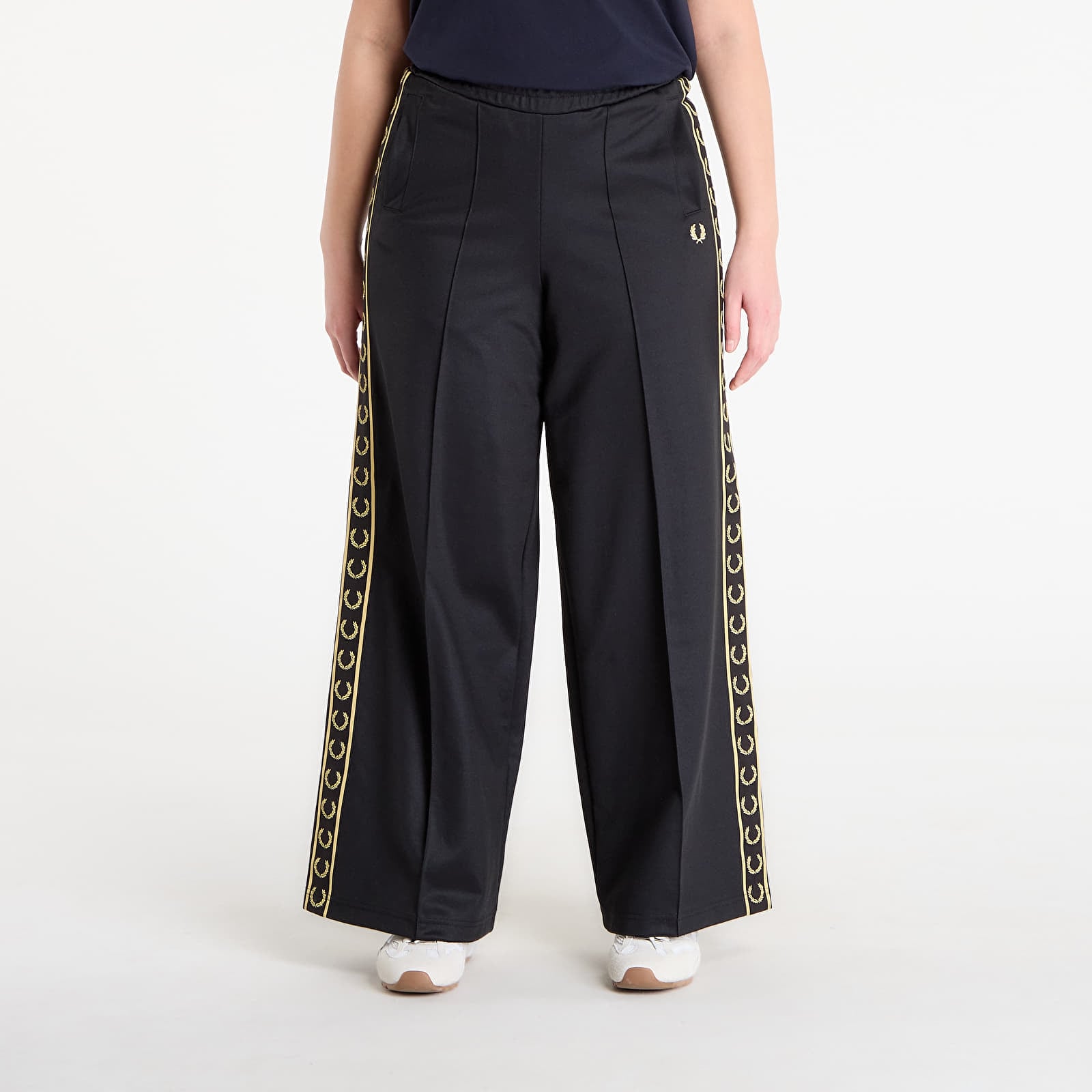 Pantalon survêtement FRED PERRY Taped Track Pants Black/ Champagne