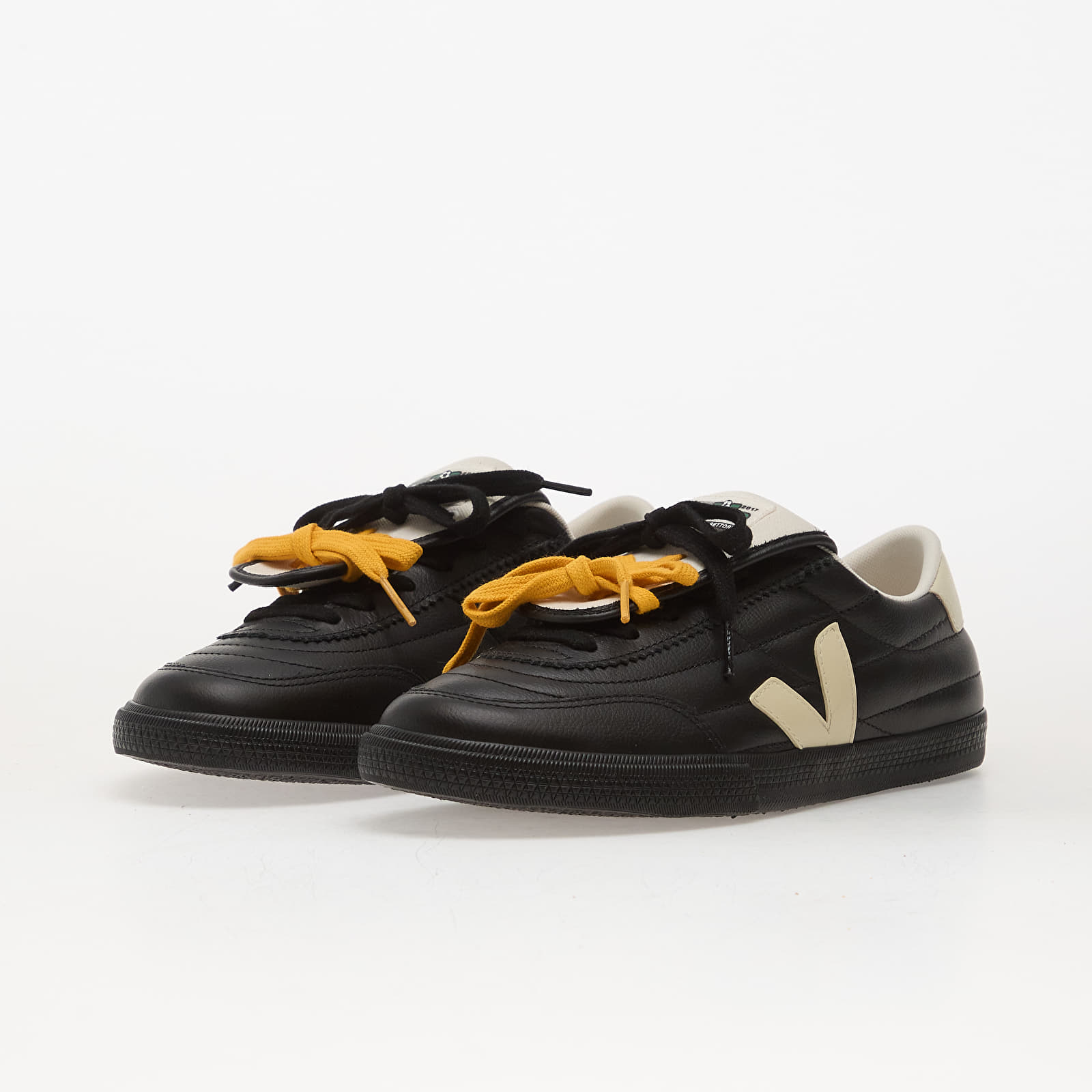 Sneakers och skor för kvinnor Veja W x Magliano Panenka Black