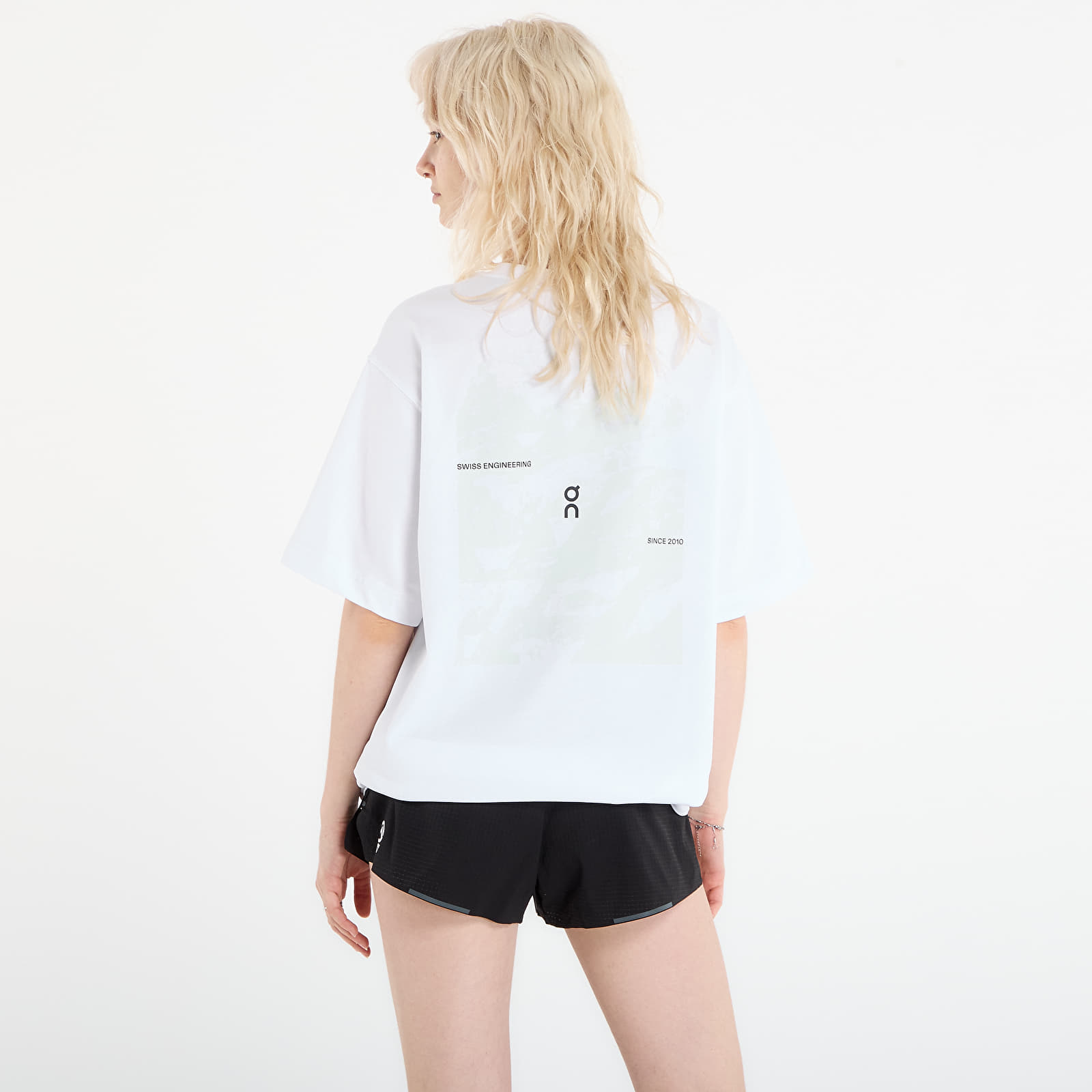 T-shirts för män On Club Collective-T Geo UNISEX White