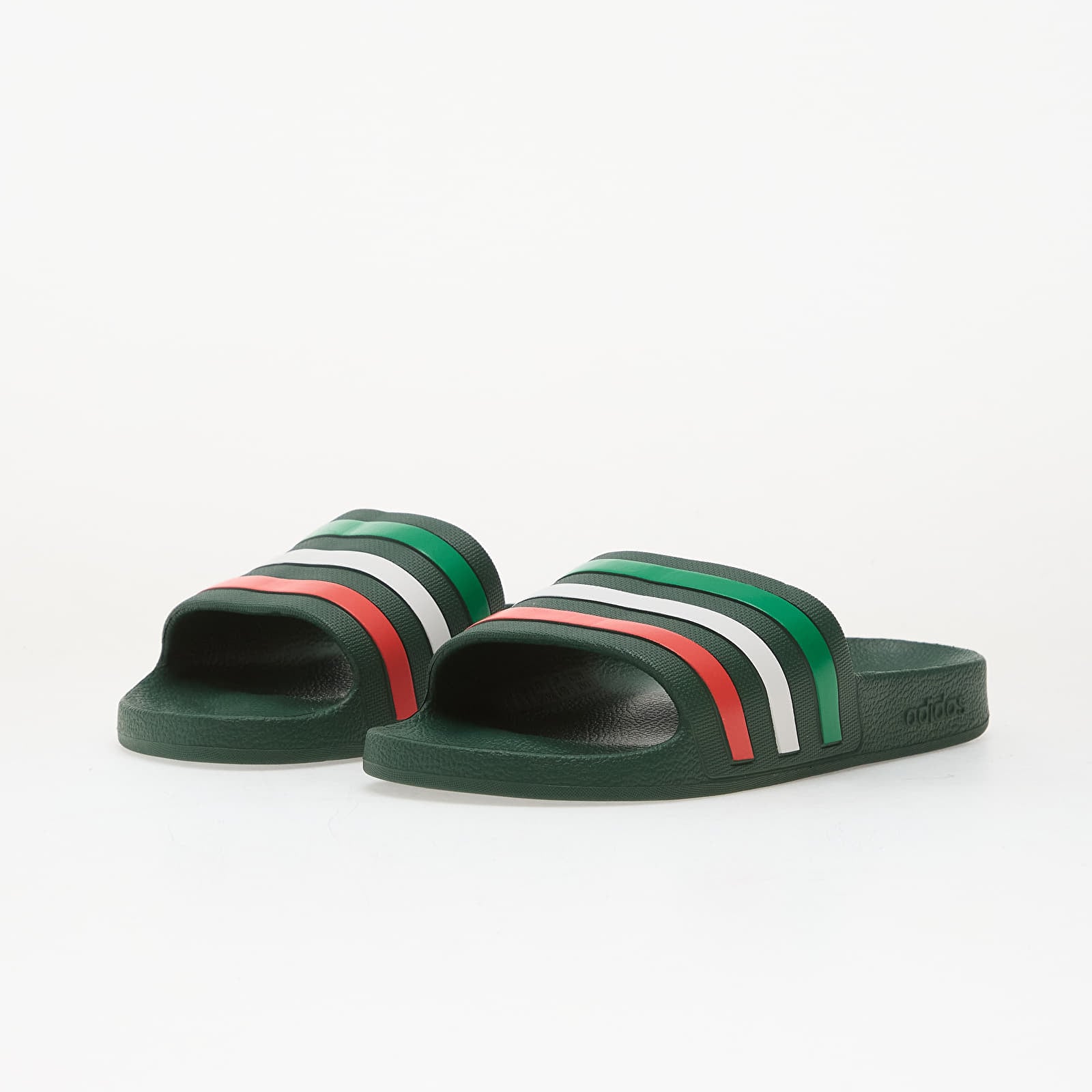 Sneakers och skor för män adidas Adilette Aqua Slides Team Dark Green/ Ftwr White/ Bright Red