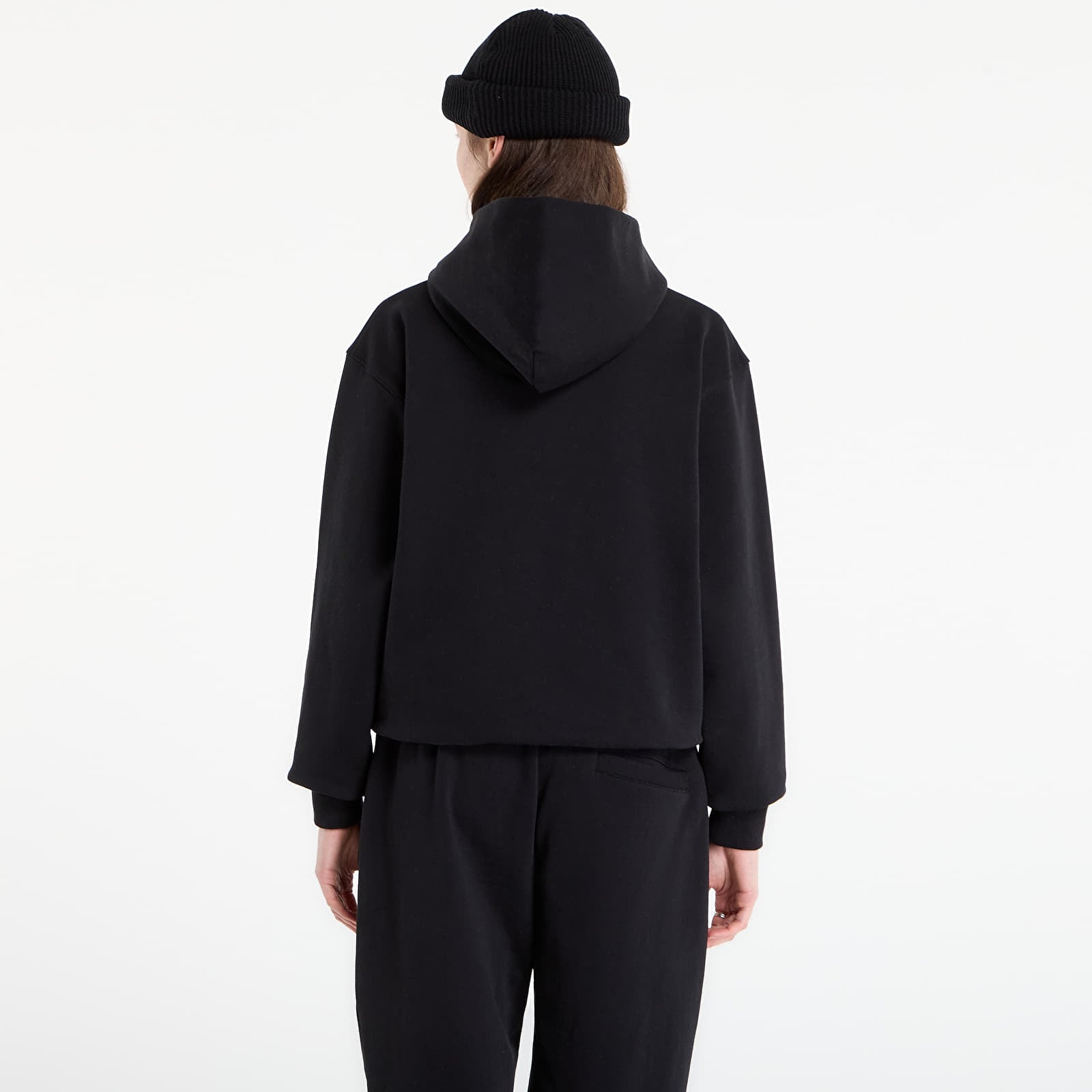 Mikinas ar kapuci un sporta krekli Queens Women's Sweats Essential Hoodie Black