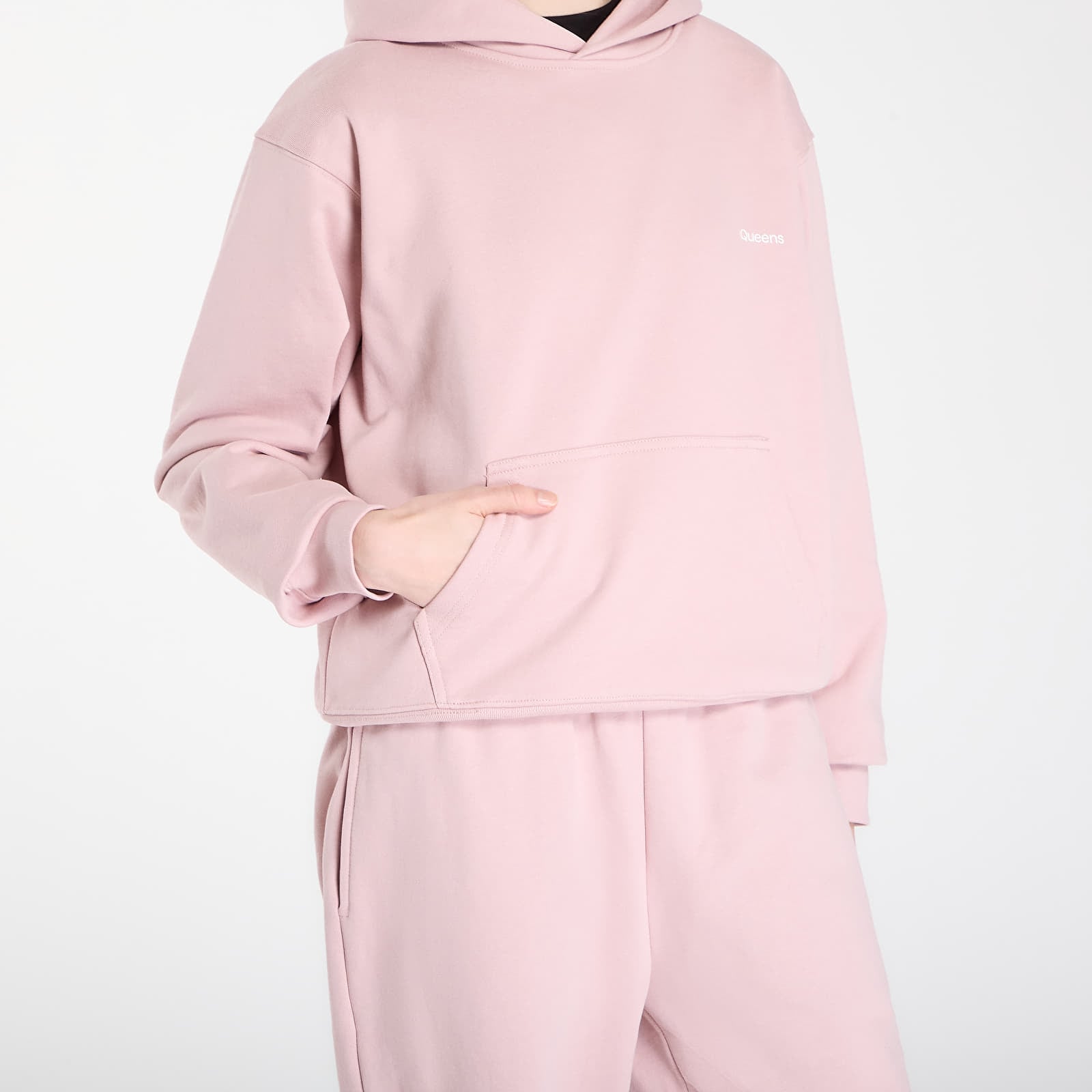 Mikinas ar kapuci un sporta krekli Queens Women's Sweats Essential Hoodie Dust Pink