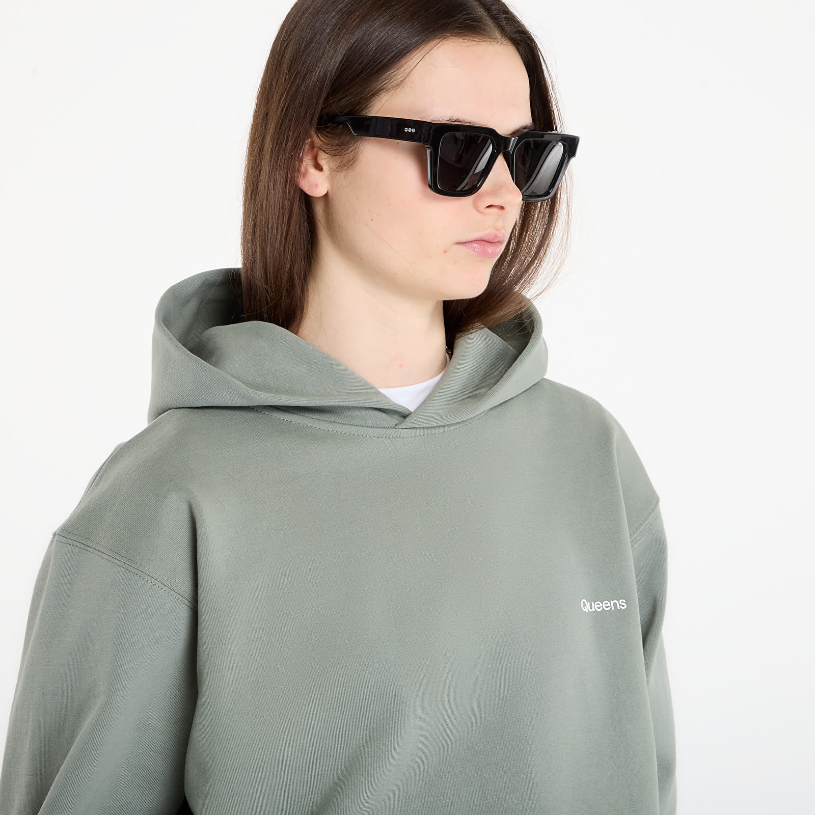 Mikinas ar kapuci un sporta krekli Queens Women's Sweats Essential Hoodie Leaf