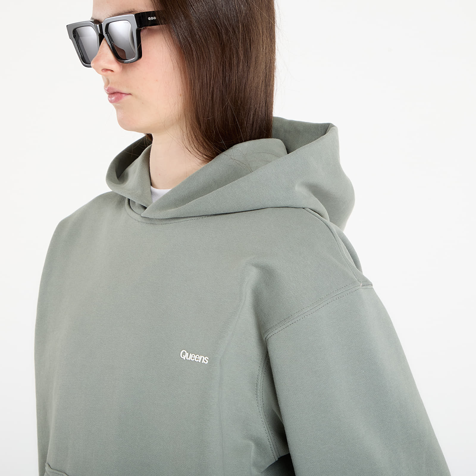 Mikinas ar kapuci un sporta krekli Queens Women's Sweats Essential Hoodie Leaf