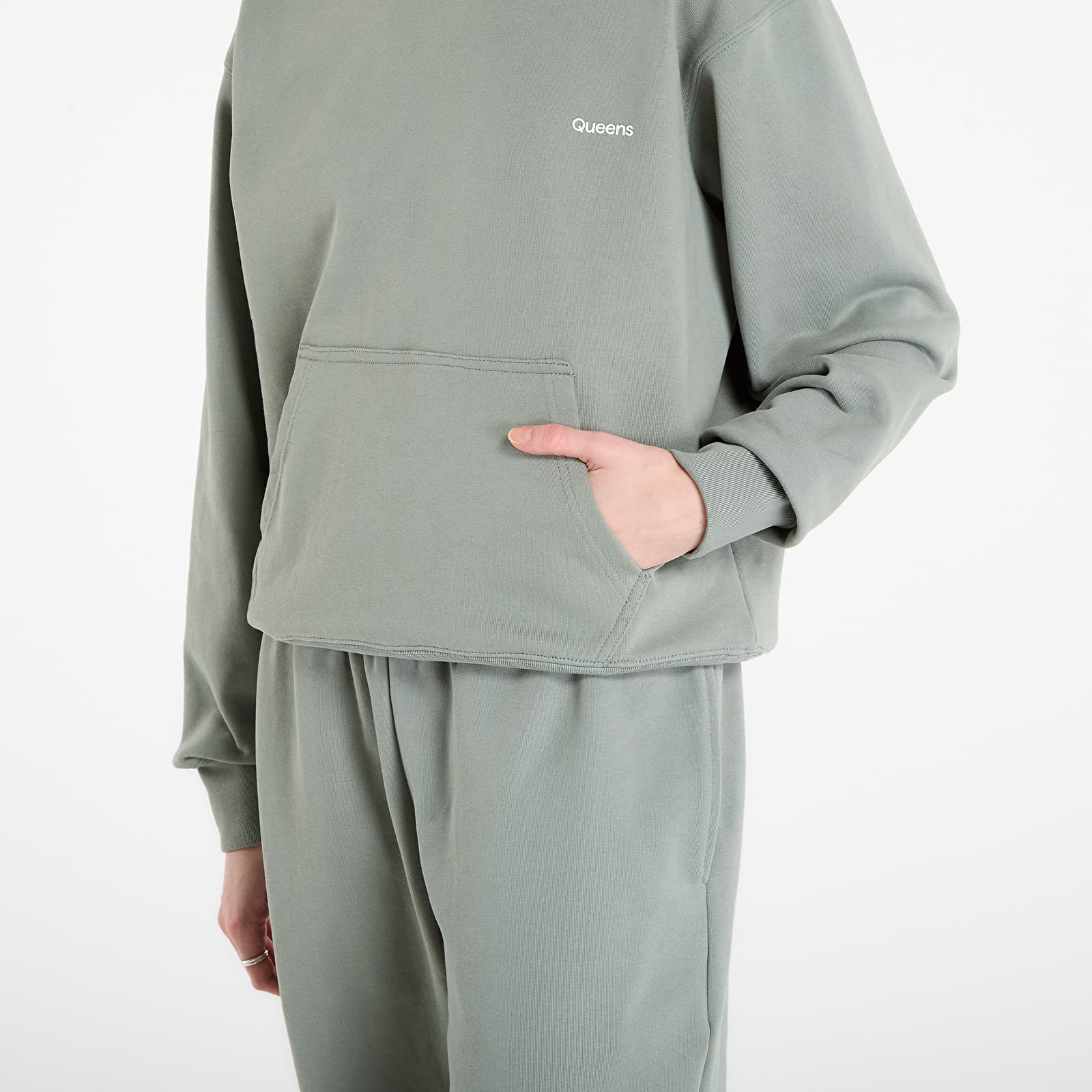 Mikinas ar kapuci un sporta krekli Queens Women's Sweats Essential Hoodie Leaf