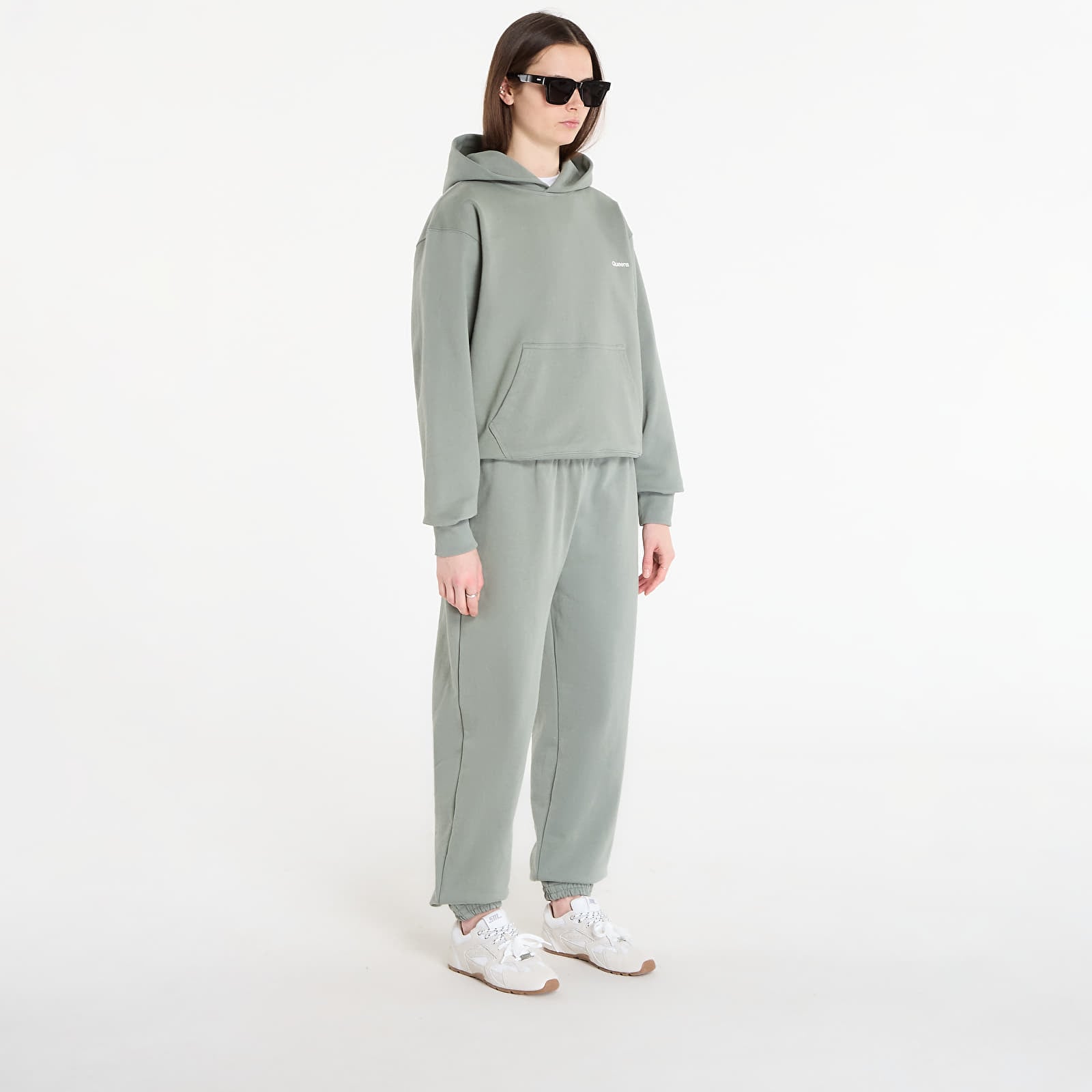 Mikinas ar kapuci un sporta krekli Queens Women's Sweats Essential Hoodie Leaf