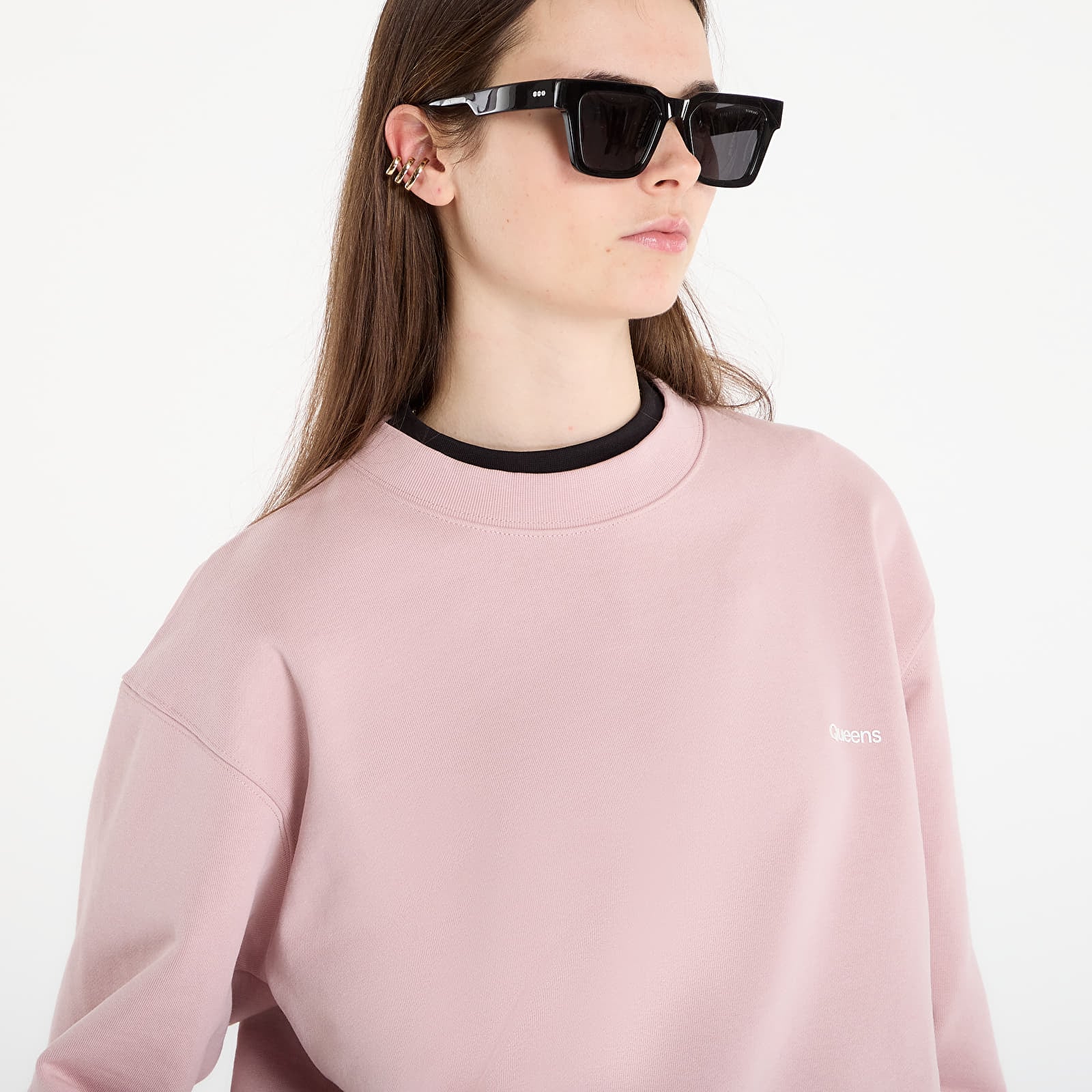 Mikinas ar kapuci un sporta krekli Queens Women's Sweats Essential Crewneck Dust Pink