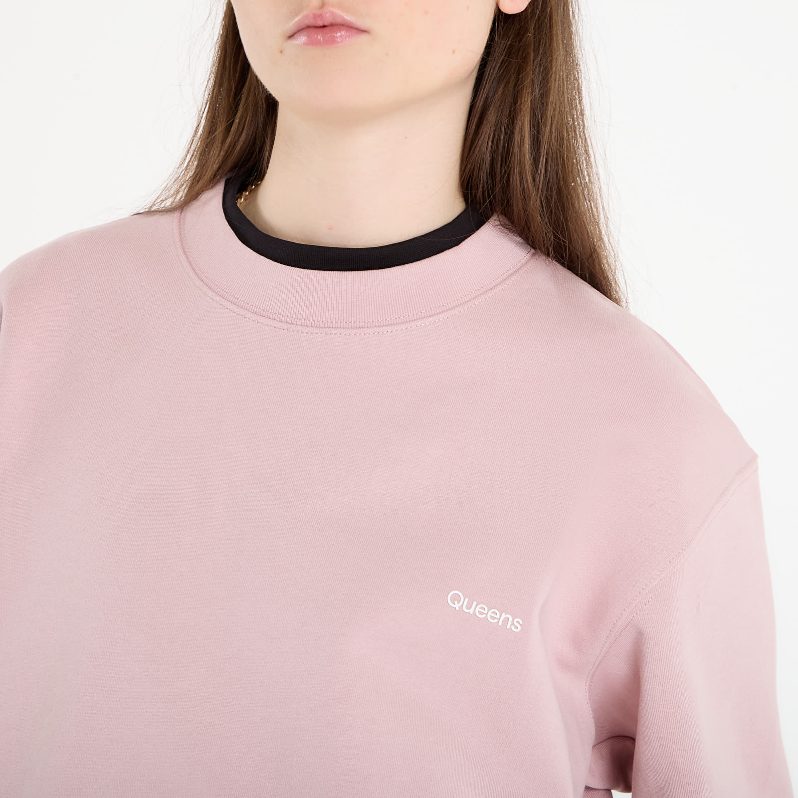 Mikinas ar kapuci un sporta krekli Queens Women's Sweats Essential Crewneck Dust Pink