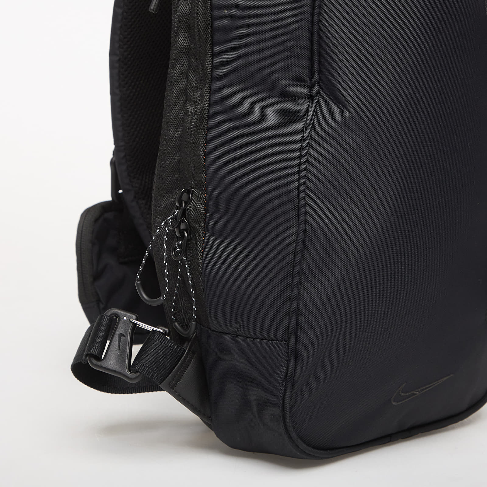 Skuldervesker for menn Nike Sportswear Commute Sling Bag (8L) Black/ Black/ Anthracite
