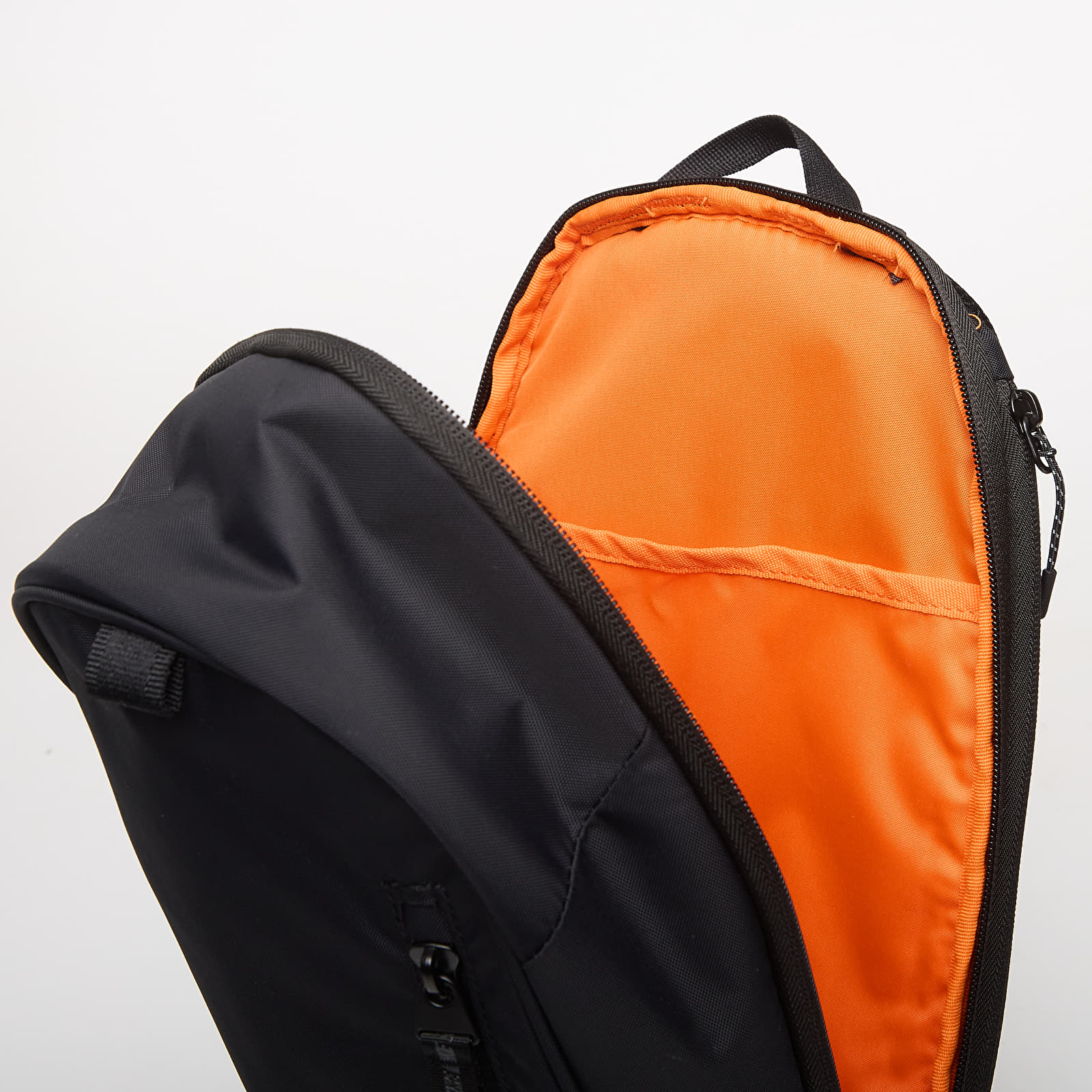 Skuldervesker for menn Nike Sportswear Commute Sling Bag (8L) Black/ Black/ Anthracite