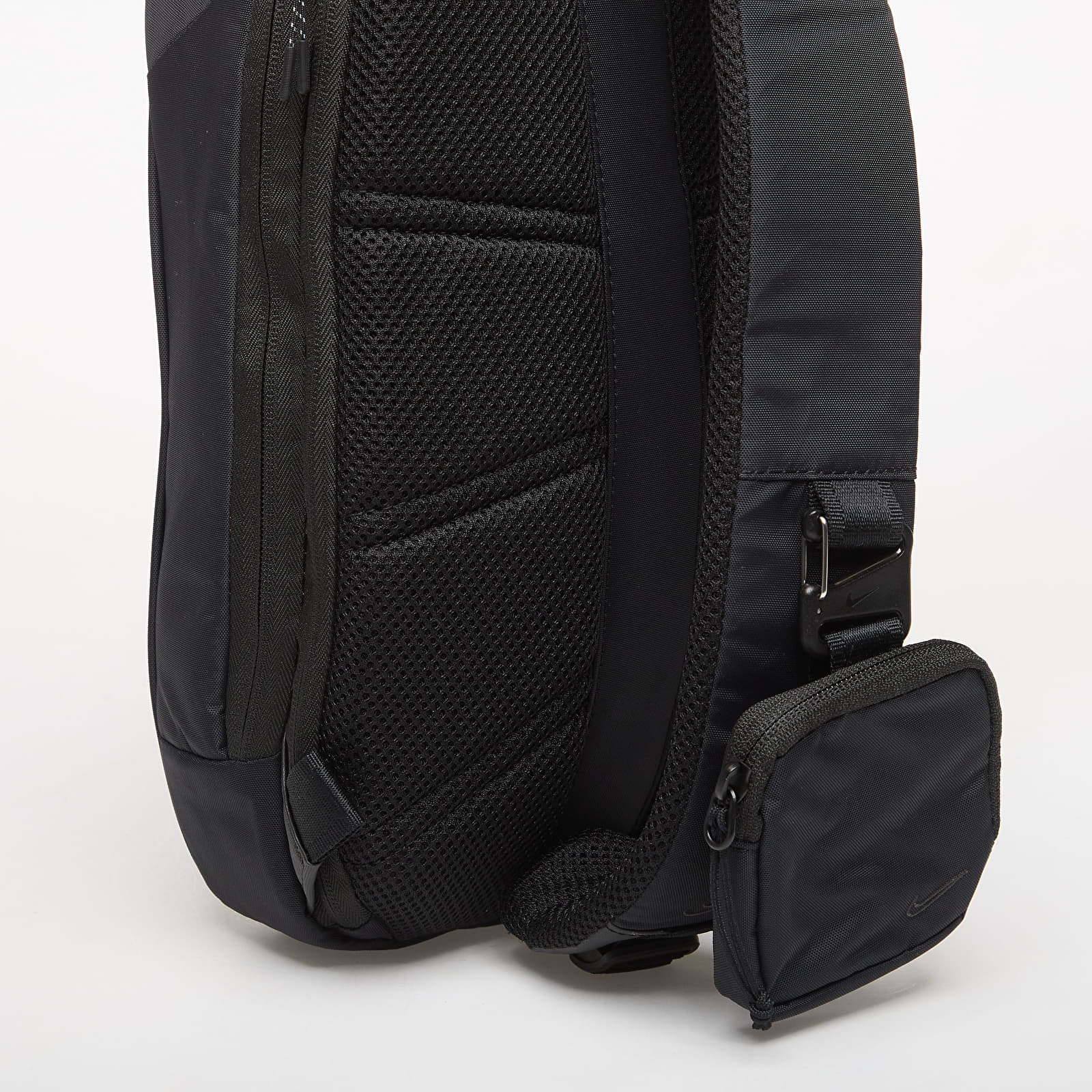 Skuldervesker for menn Nike Sportswear Commute Sling Bag (8L) Black/ Black/ Anthracite
