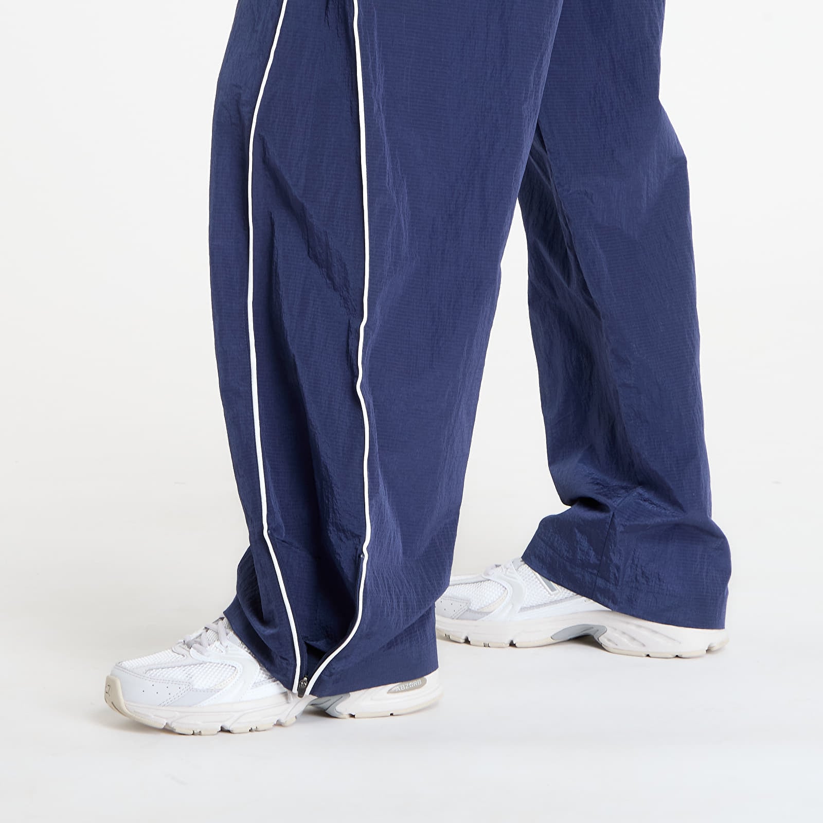 Naisten housut New Balance Sport Legacy Pant Blue