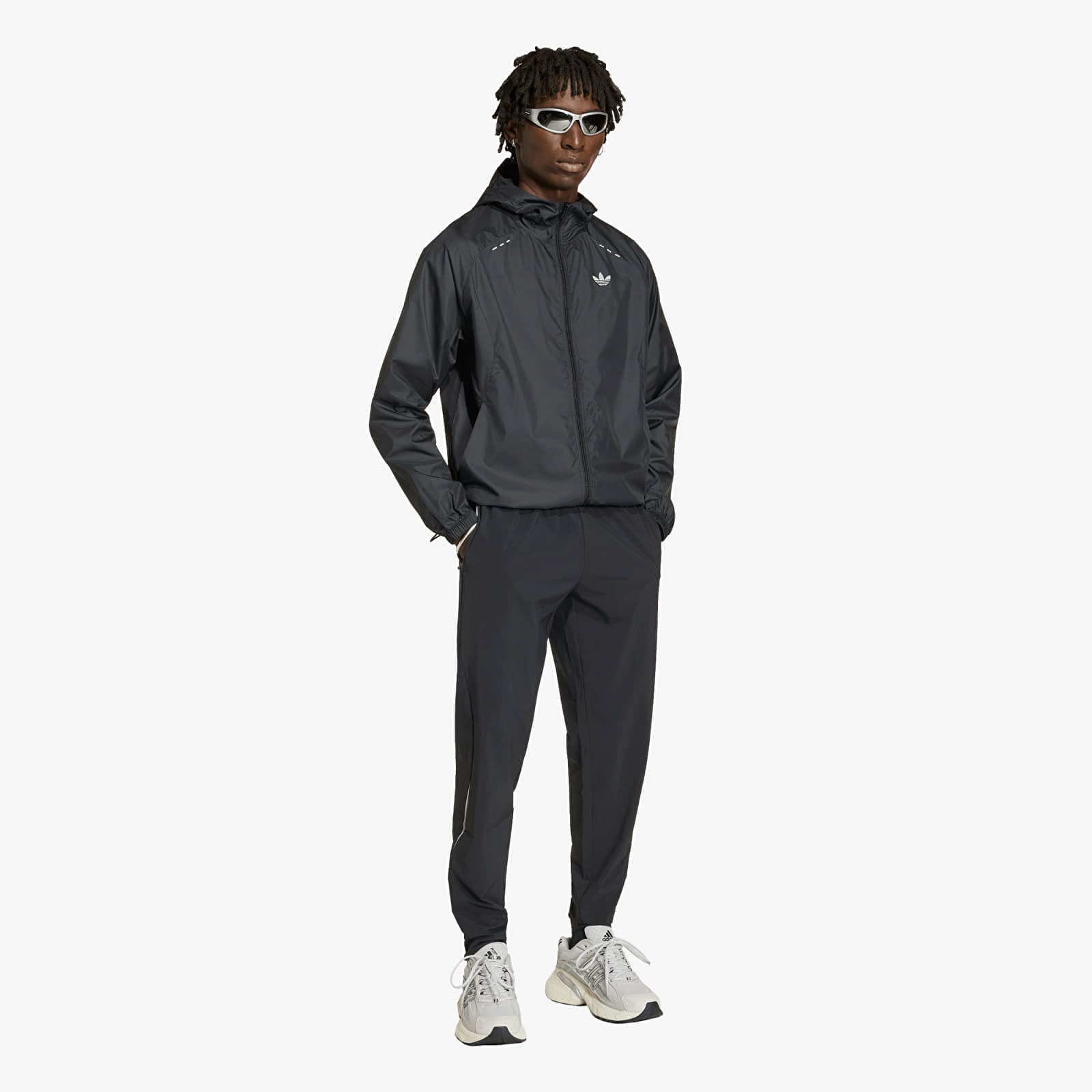 Byxor för män adidas Tech Trefoil Essentials Woven Pant Black