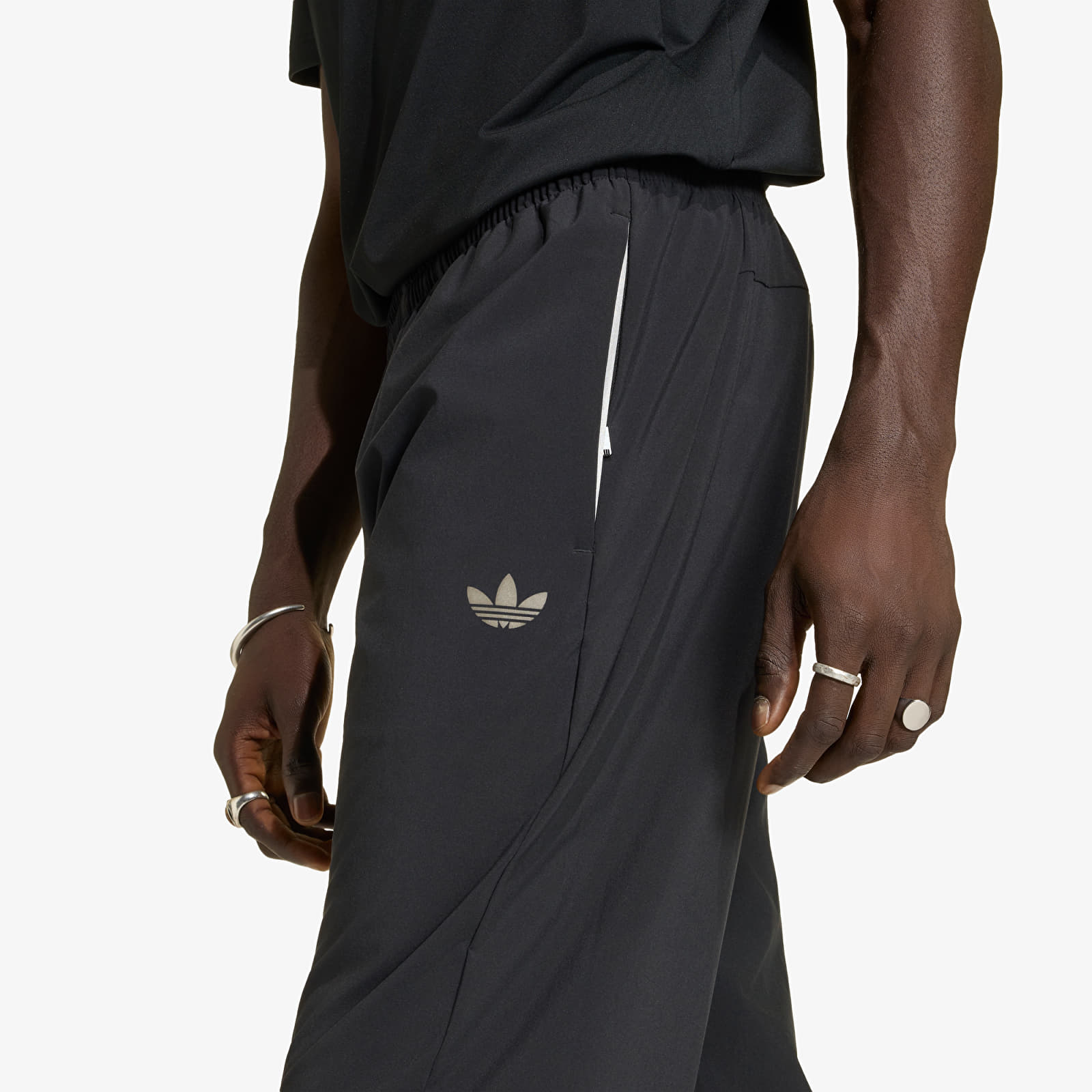 Byxor för män adidas Tech Trefoil Essentials Woven Pant Black