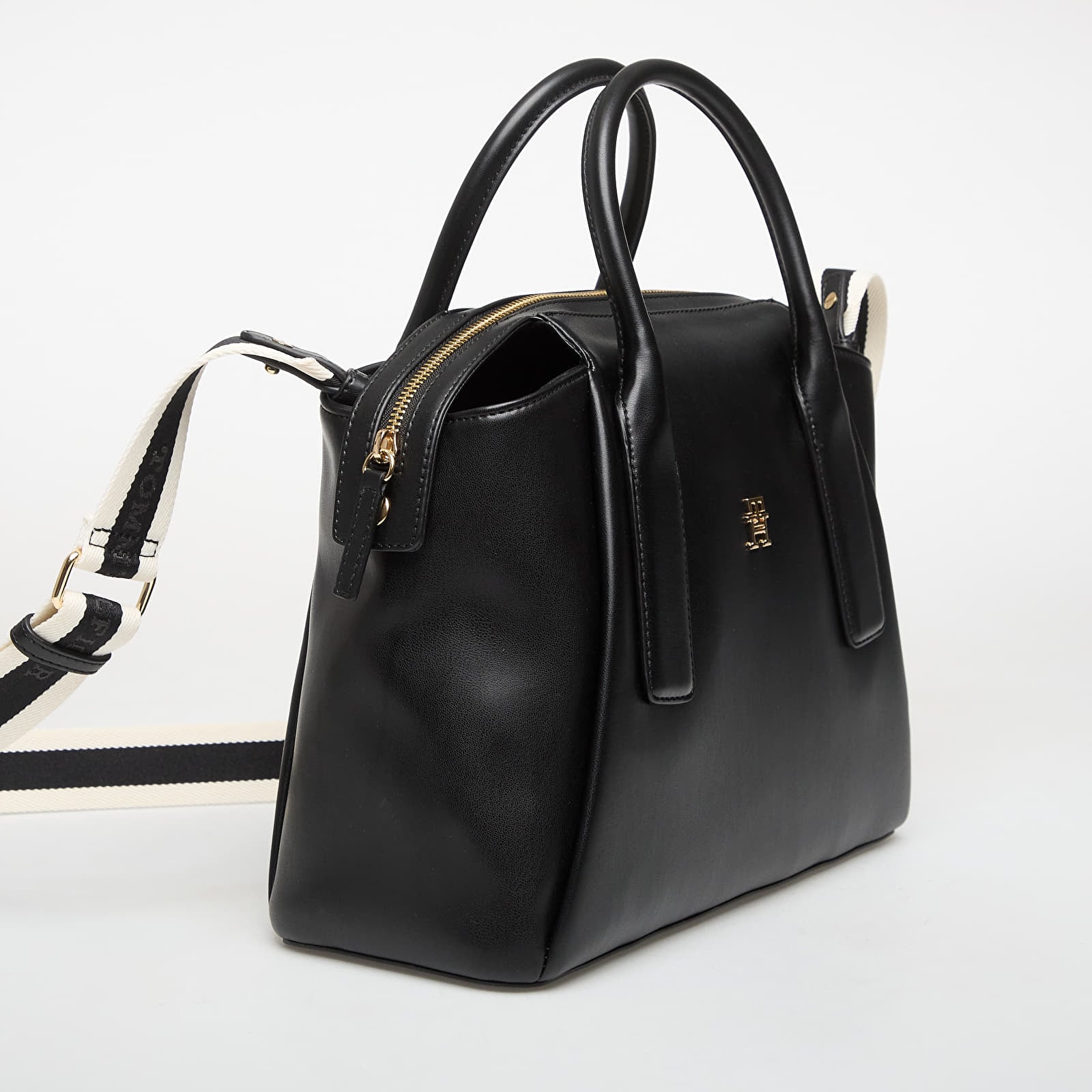 Rankinės Tommy Hilfiger Essential Satchel Black