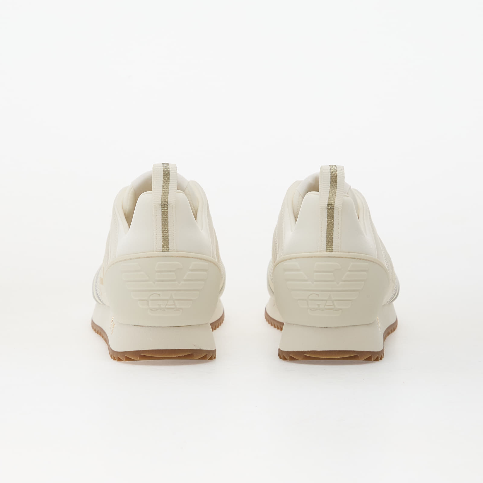 Sneakers och skor för kvinnor EA7 Emporio Armani Sneaker Blac Triple Off White/ Gold Logo/ Hon