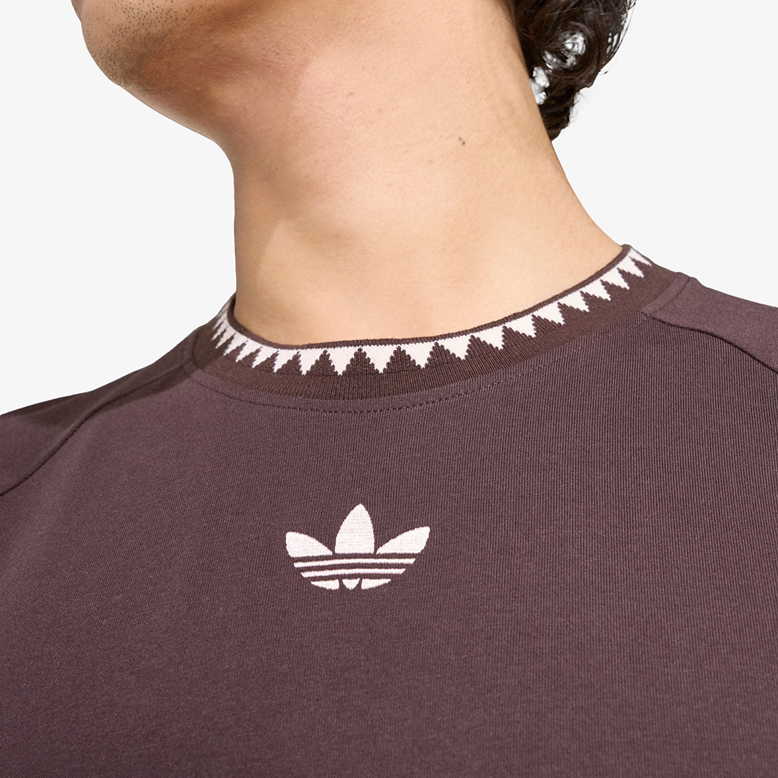 T-Shirts Männer adidas Chest Stripes Engineered Collar T-Shirt Aurora Coffee