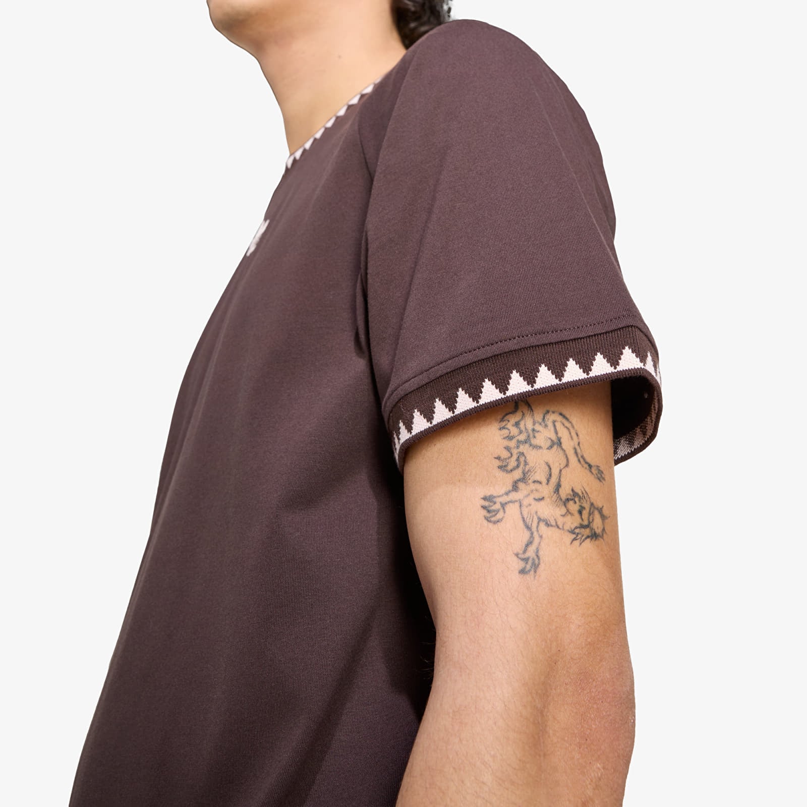 T-Shirts Männer adidas Chest Stripes Engineered Collar T-Shirt Aurora Coffee