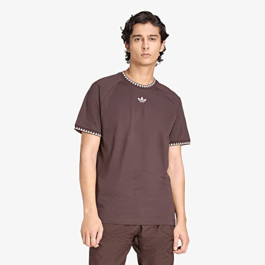T-skjorte adidas Chest Stripes Engineered Collar T-Shirt Aurora Coffee