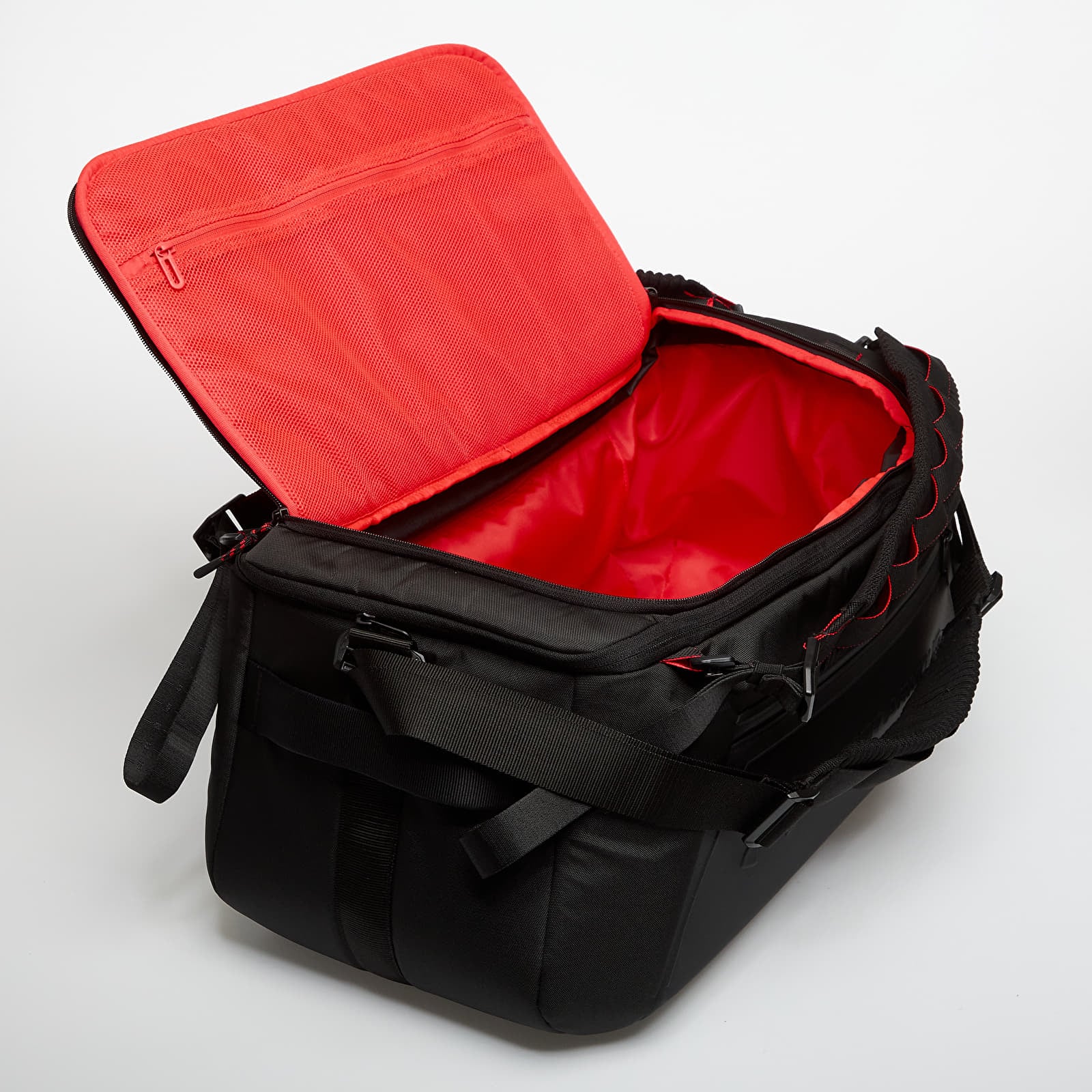 Duffle taske Under Armour No Weigh BP DF Black