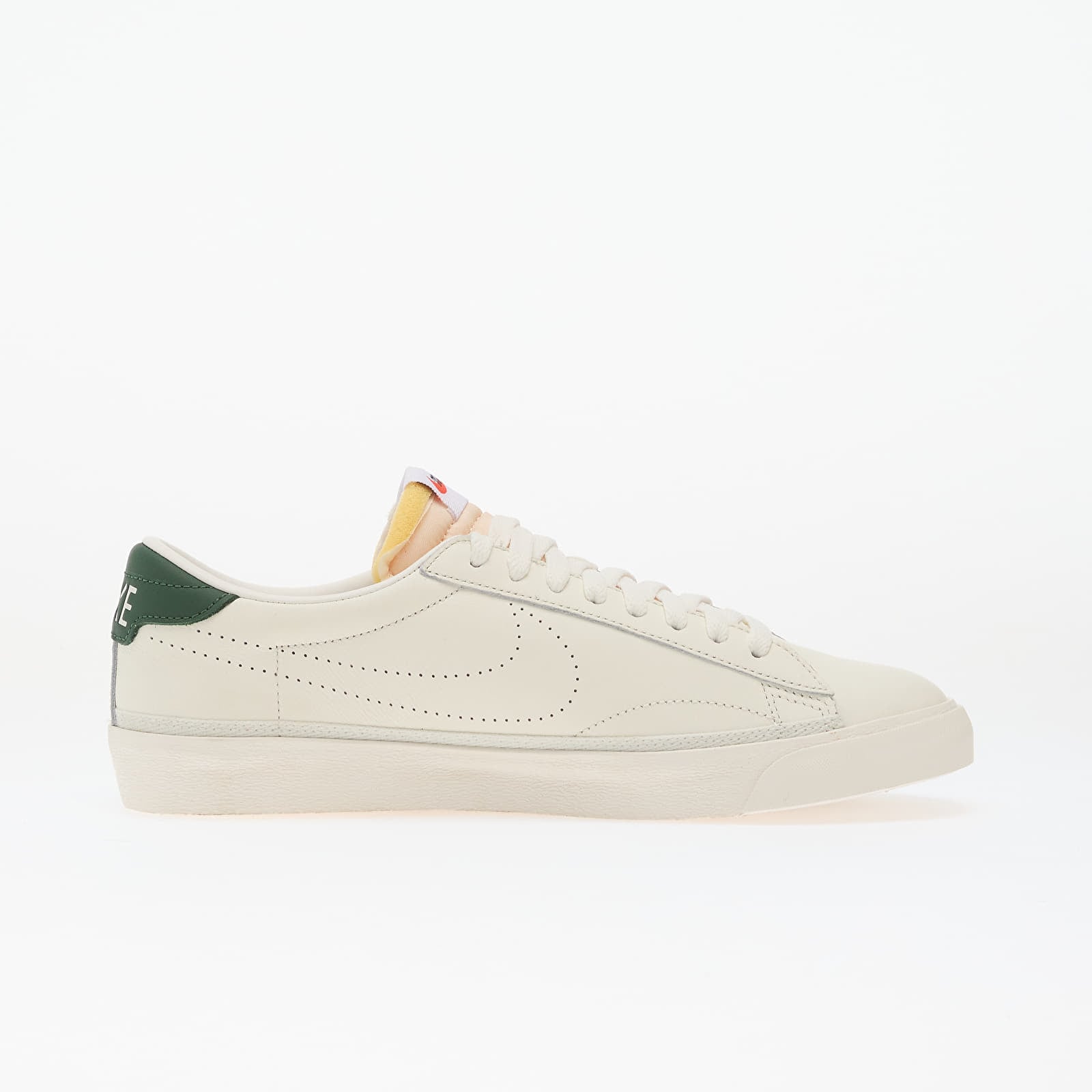 Moški čevlji Nike Tennis Classic Ac Sail/ Sail-Fir-Team Orange