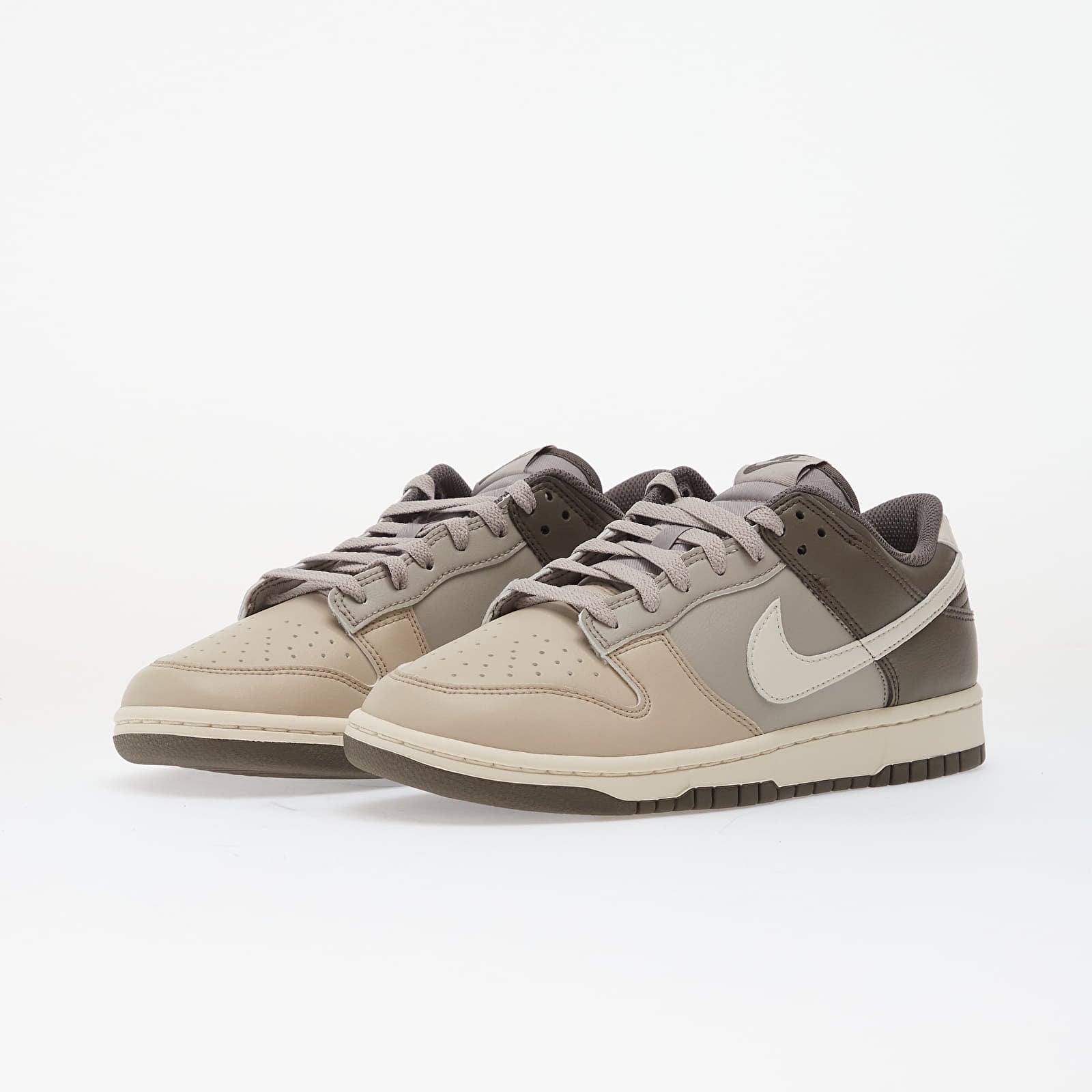Men's sneakers and shoes Nike Dunk Low Retro College Grey/ Phantom-Cream Ii-Cave Stone