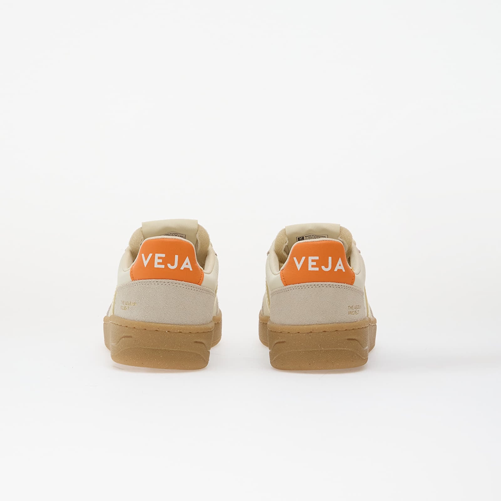 Sneakers och skor för kvinnor Veja W Veja V-82 Pure/ Calcaire/ Fury
