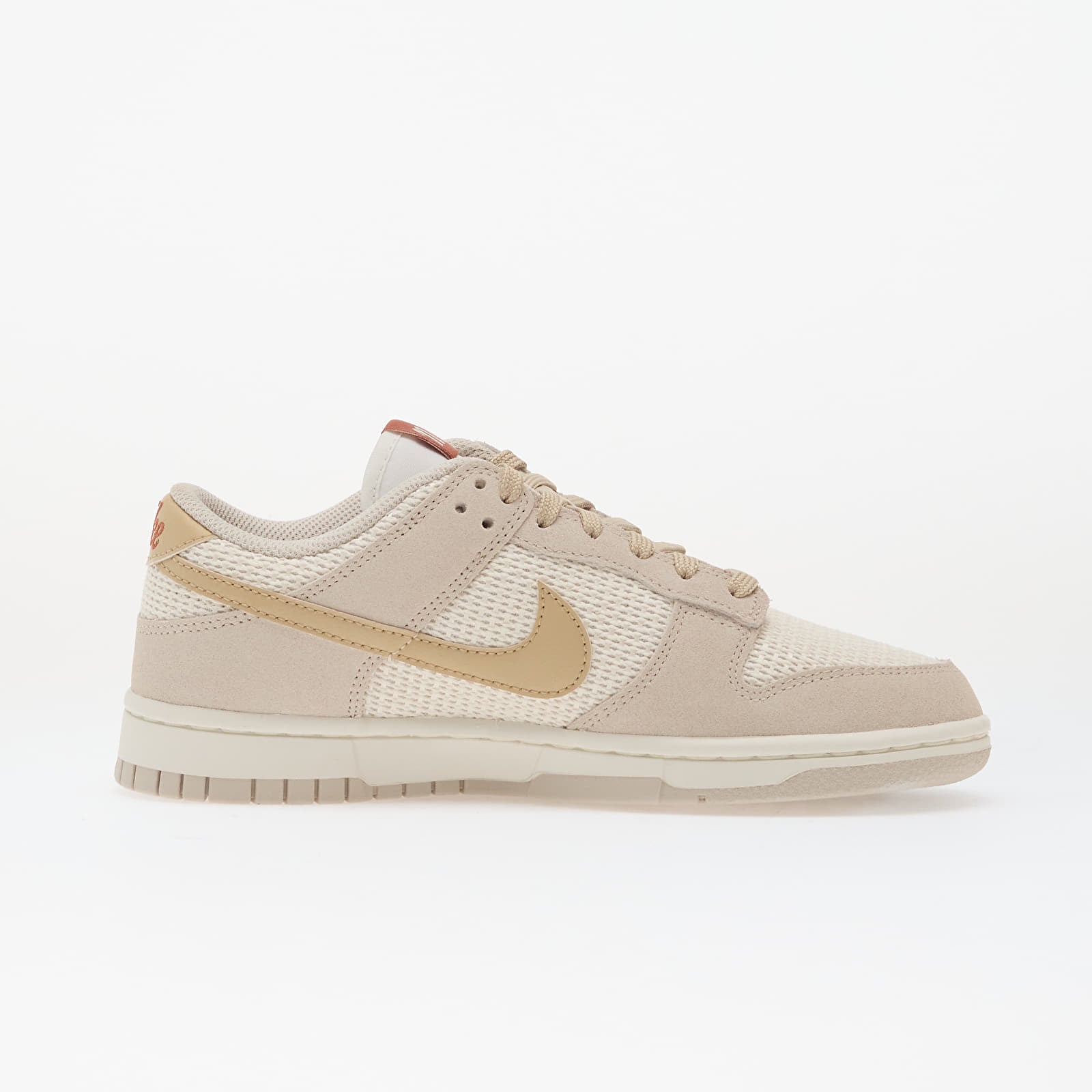 Sneakers og sko til kvinder Nike Dunk Low Se Sail/ Linen-Lt Orewood Brn-Sail